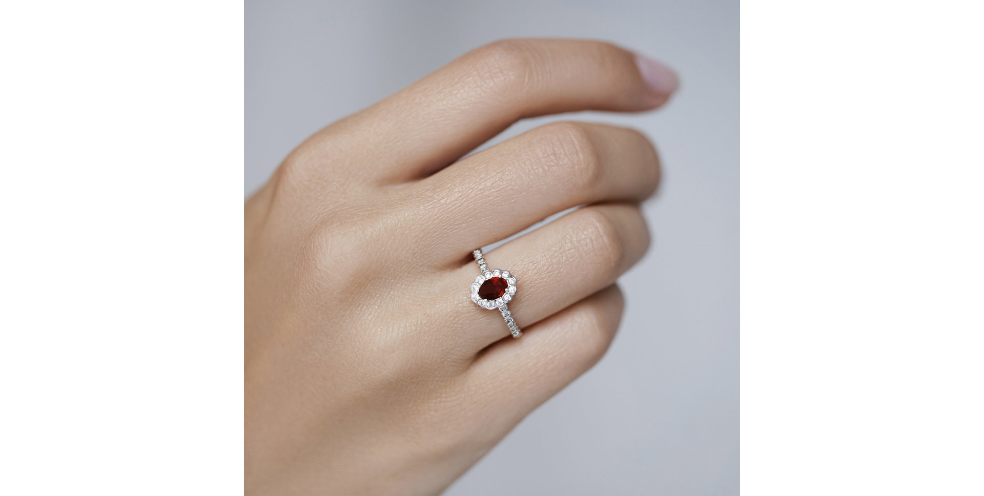 Diamond ring with Ruby Princess Glamour