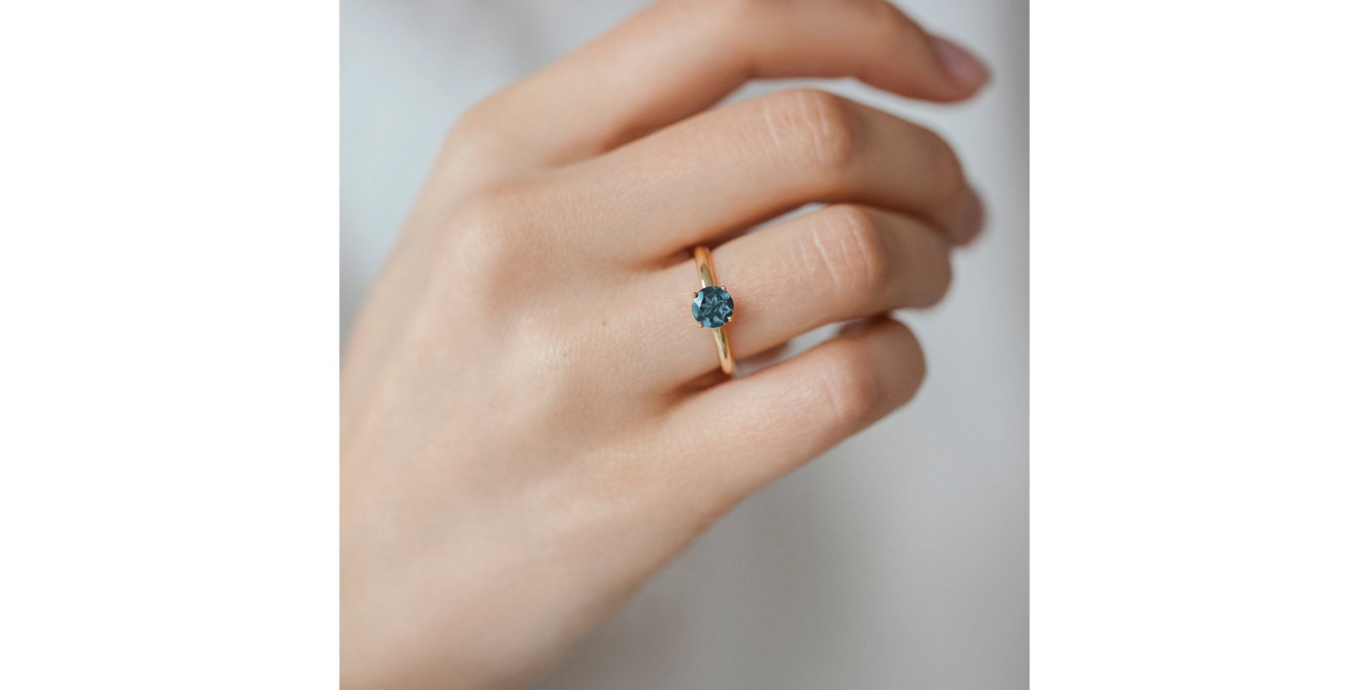 Ring with Topaz London Bonbon