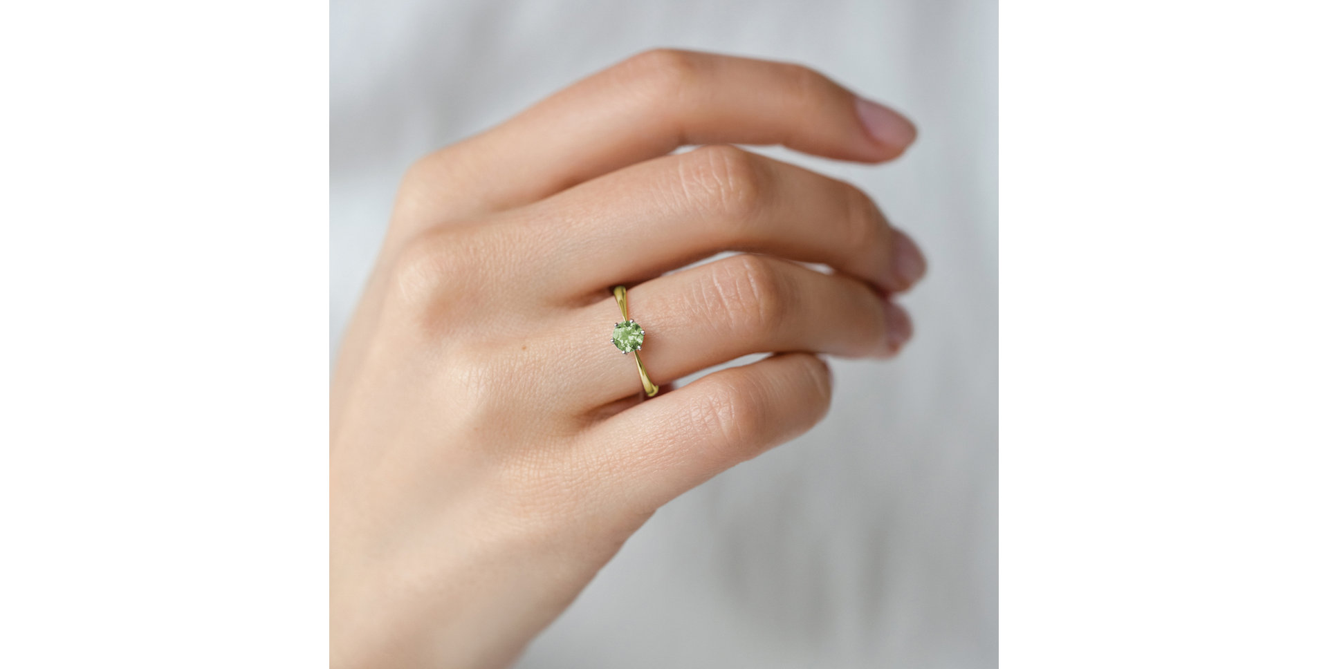 Ring with Peridot Bonbon