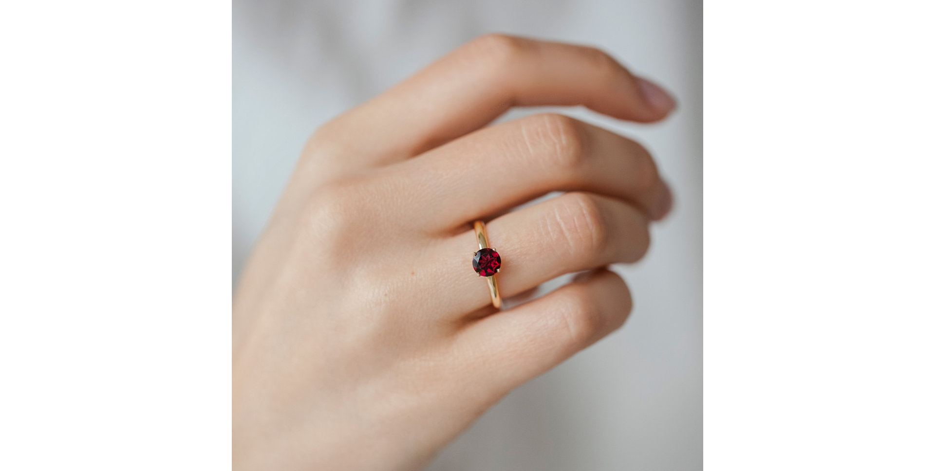 Ring with Rhodolite Bonbon