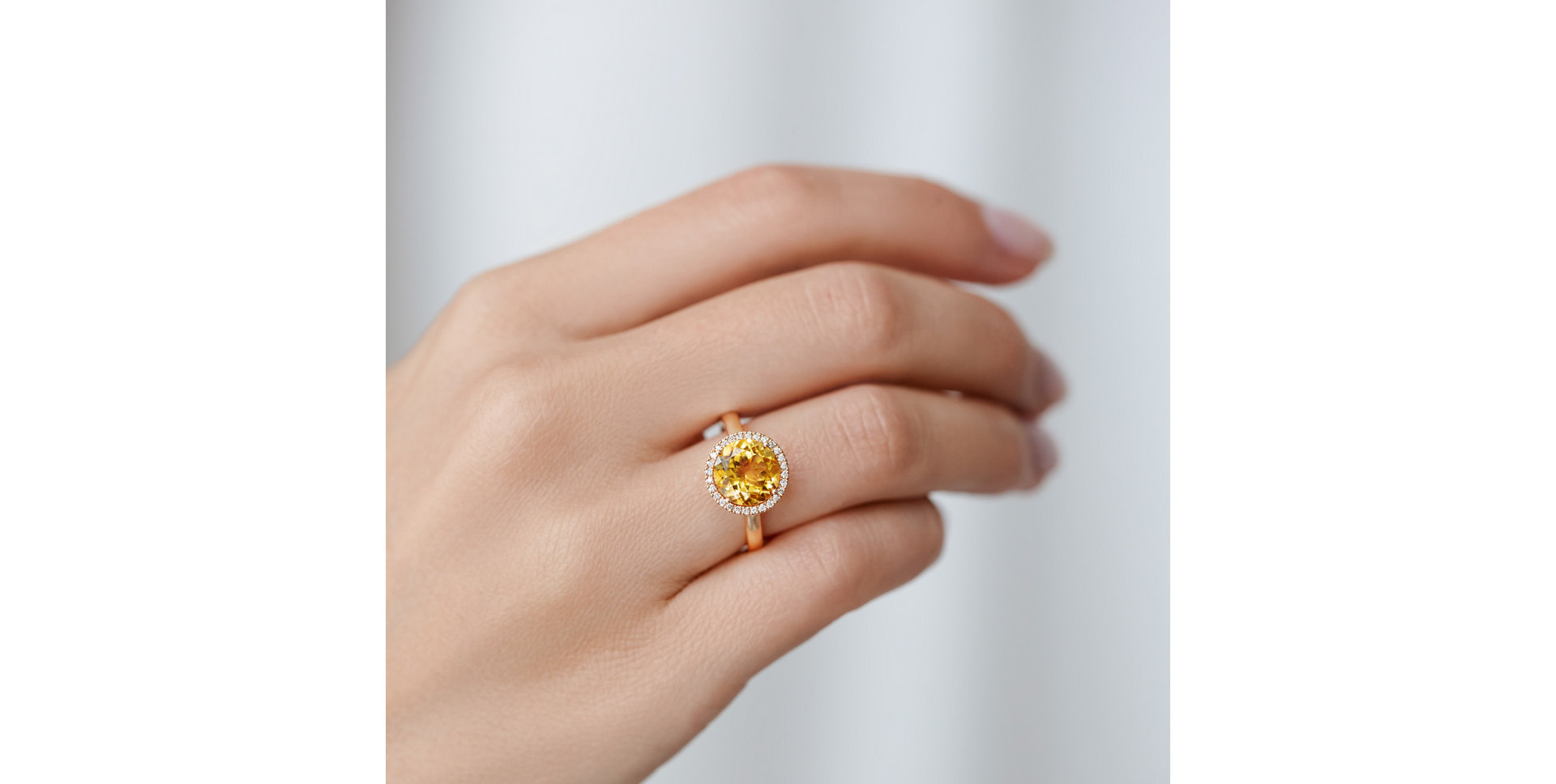 Diamond ring with Citrine Bonbon