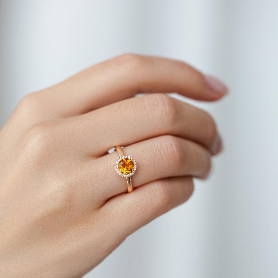 Diamond ring with Citrine Bonbon