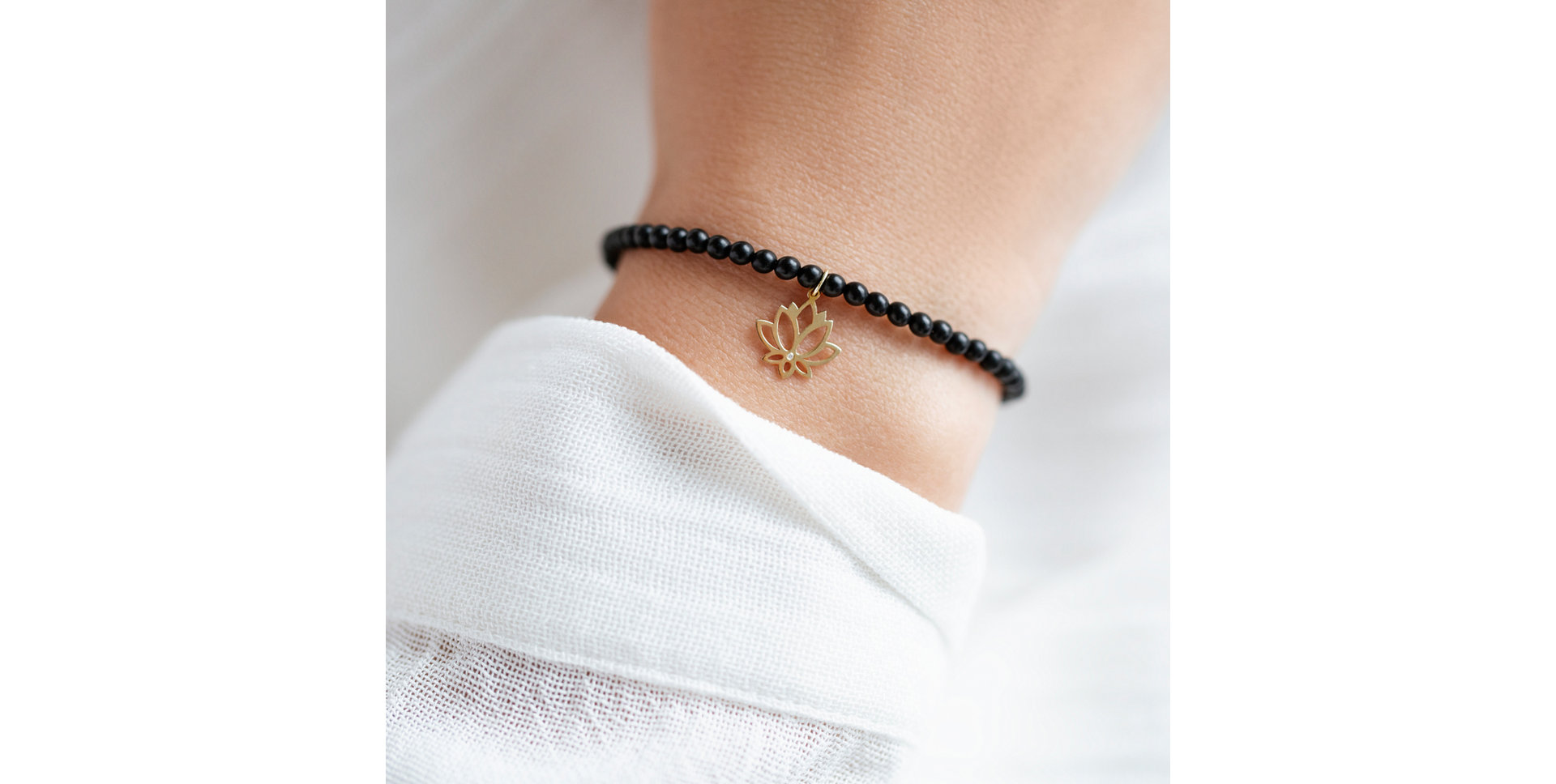 Diamond bracelet with Agate Dark Lotus