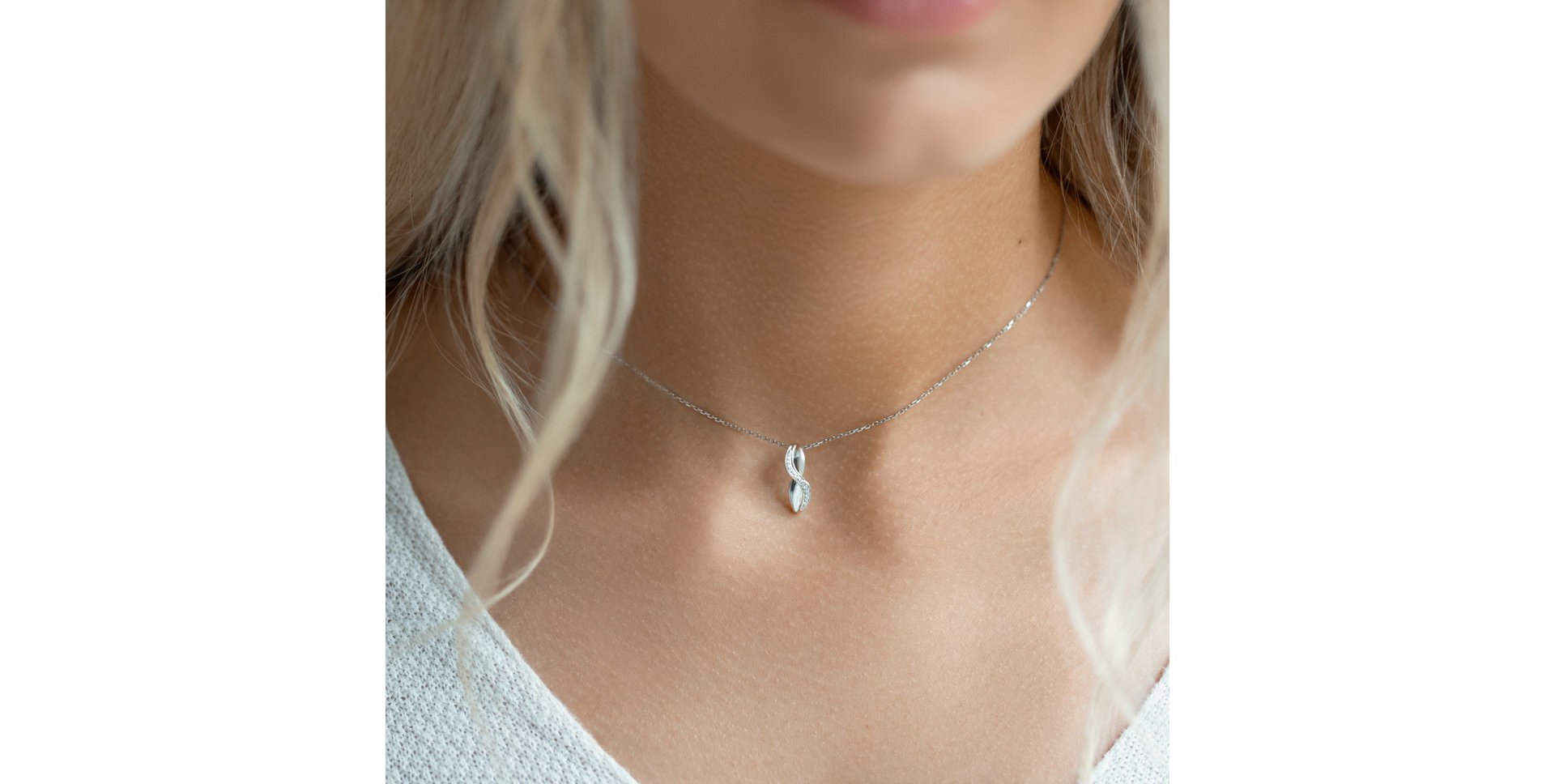 Diamond pendant Secret Love