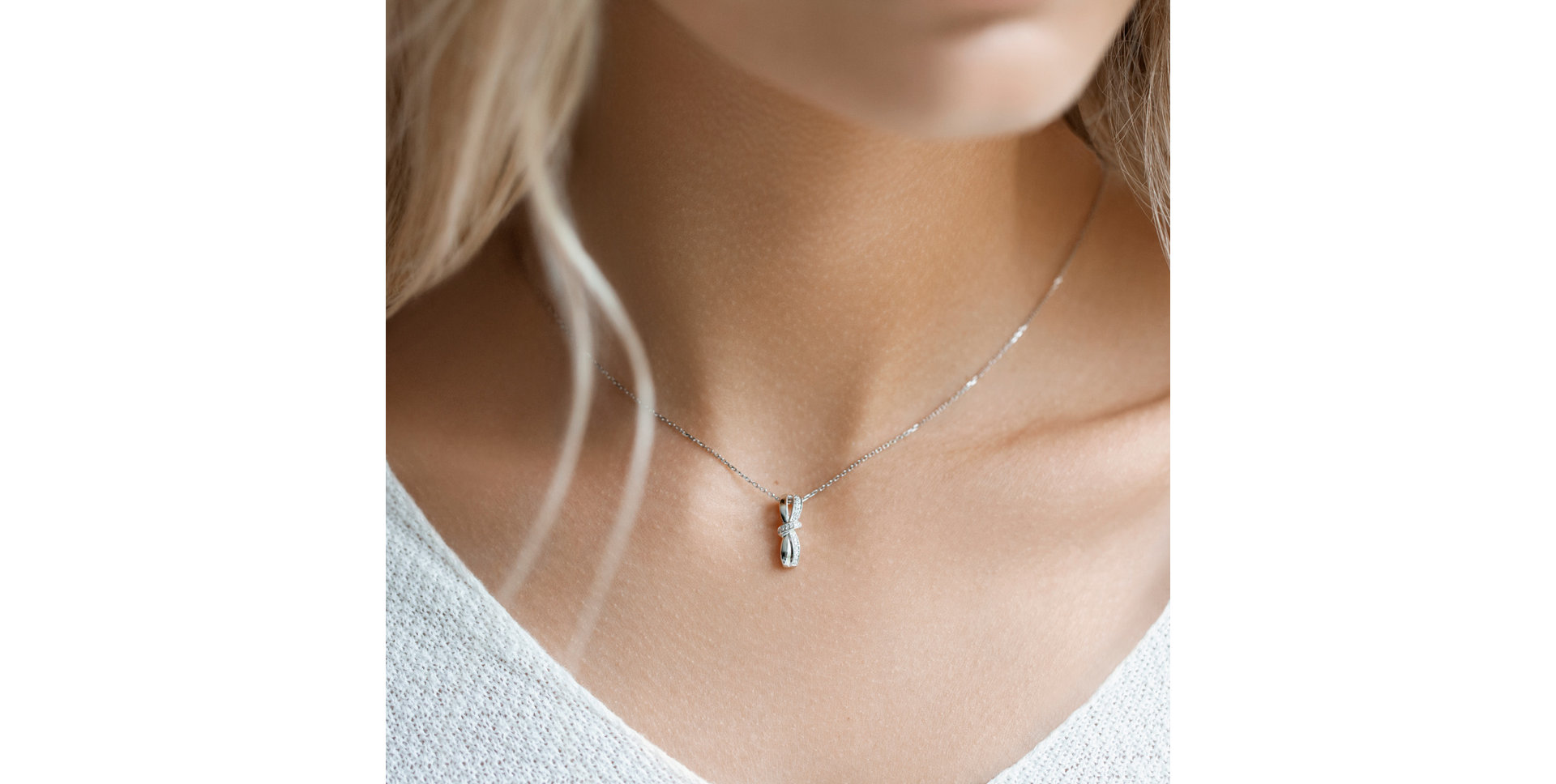 Diamond pendant Essential Ribbon