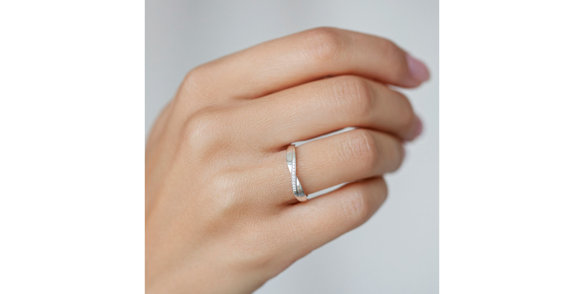 Diamond ring Lovely Crossing