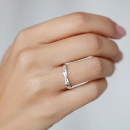 Diamond ring Lovely Crossing