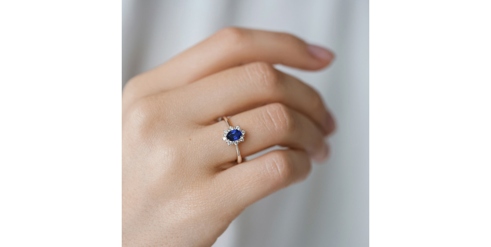 Diamond ring with Sapphire Trixie Princess