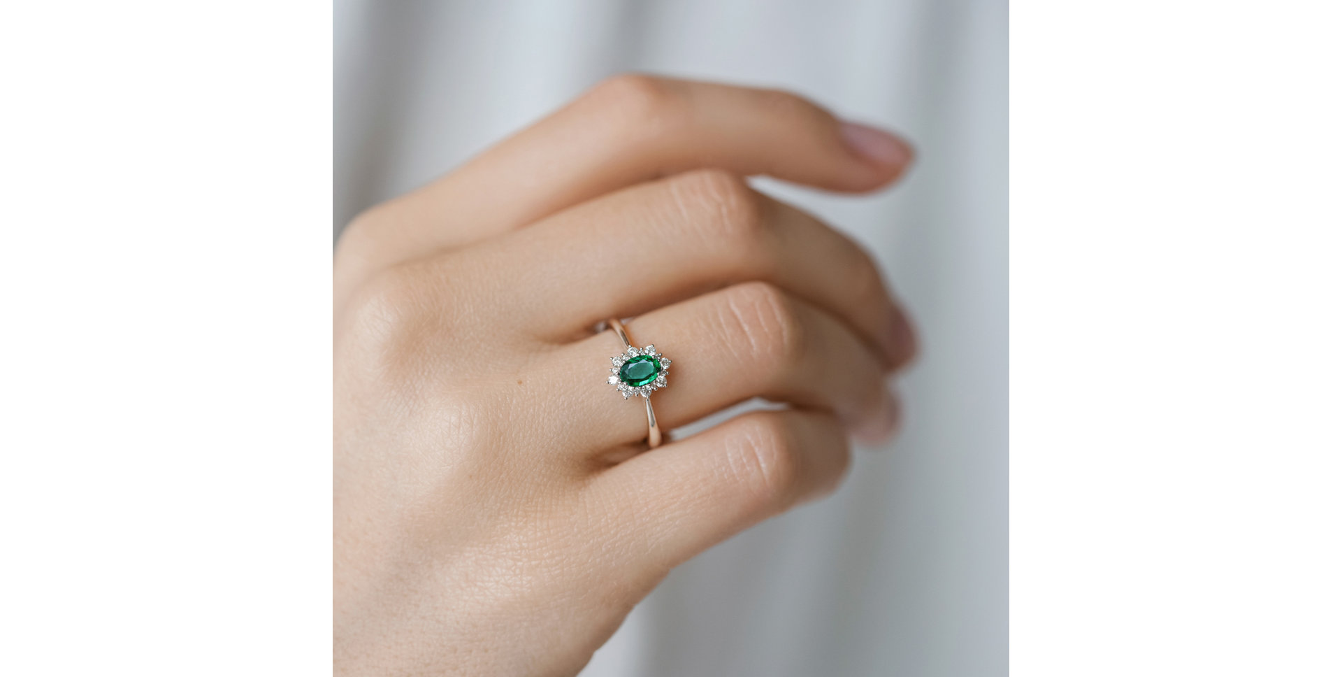 Diamond ring with Emerald Trixie Princess