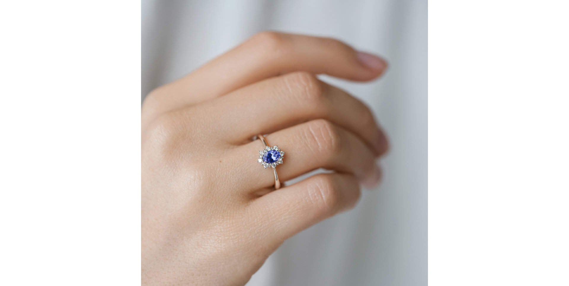 Diamond ring with Tanzanite Trixie Princess