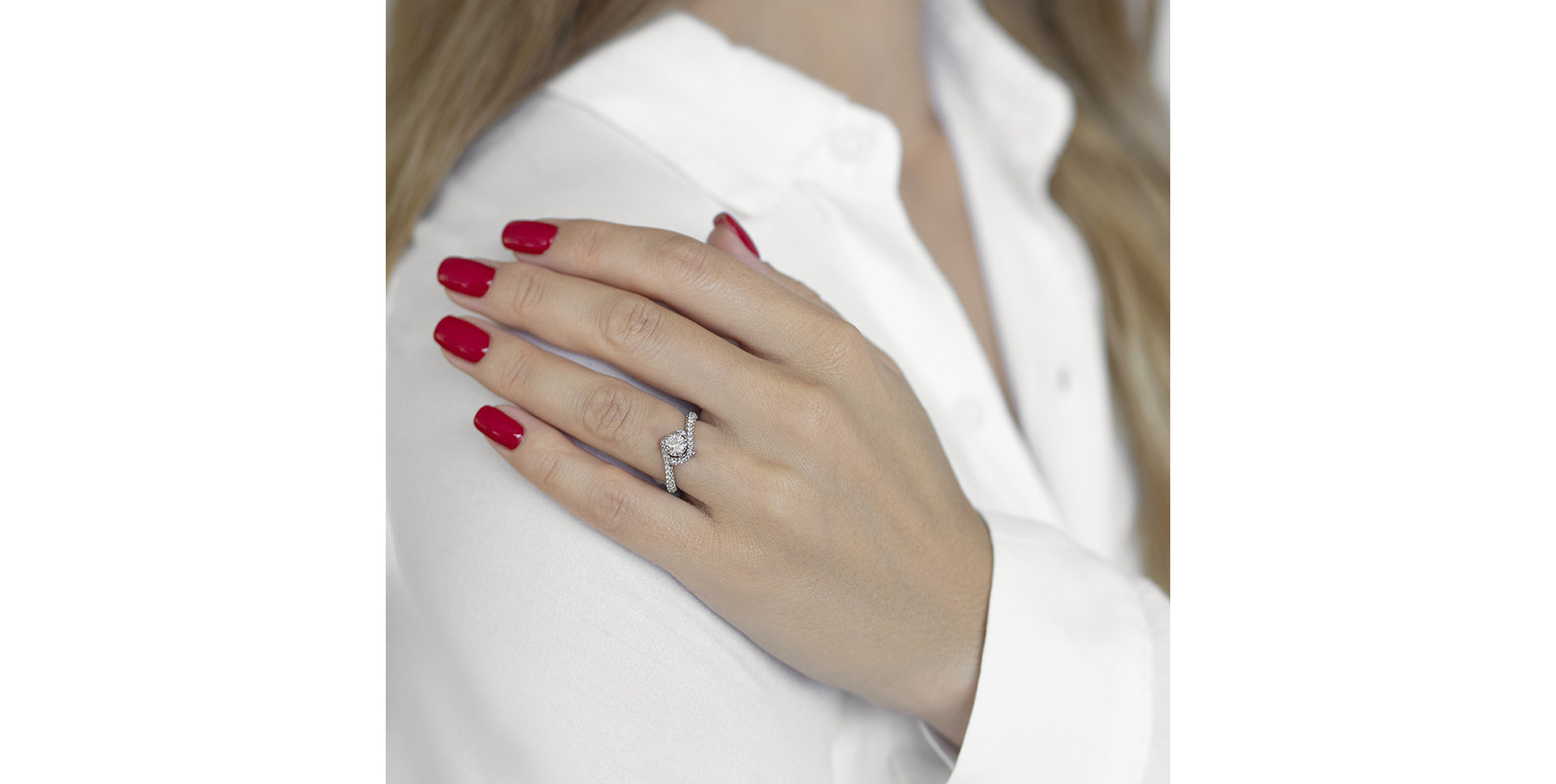 Diamond ring with Tanzanite Millar