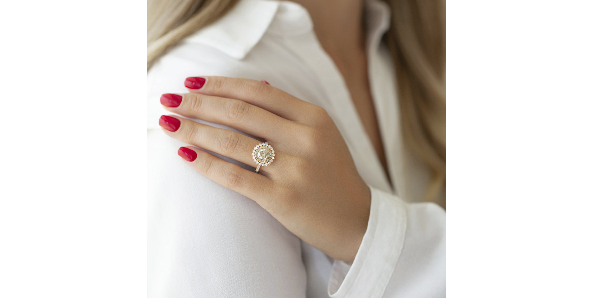 Ring with brown and white diamonds Mysterious Quest