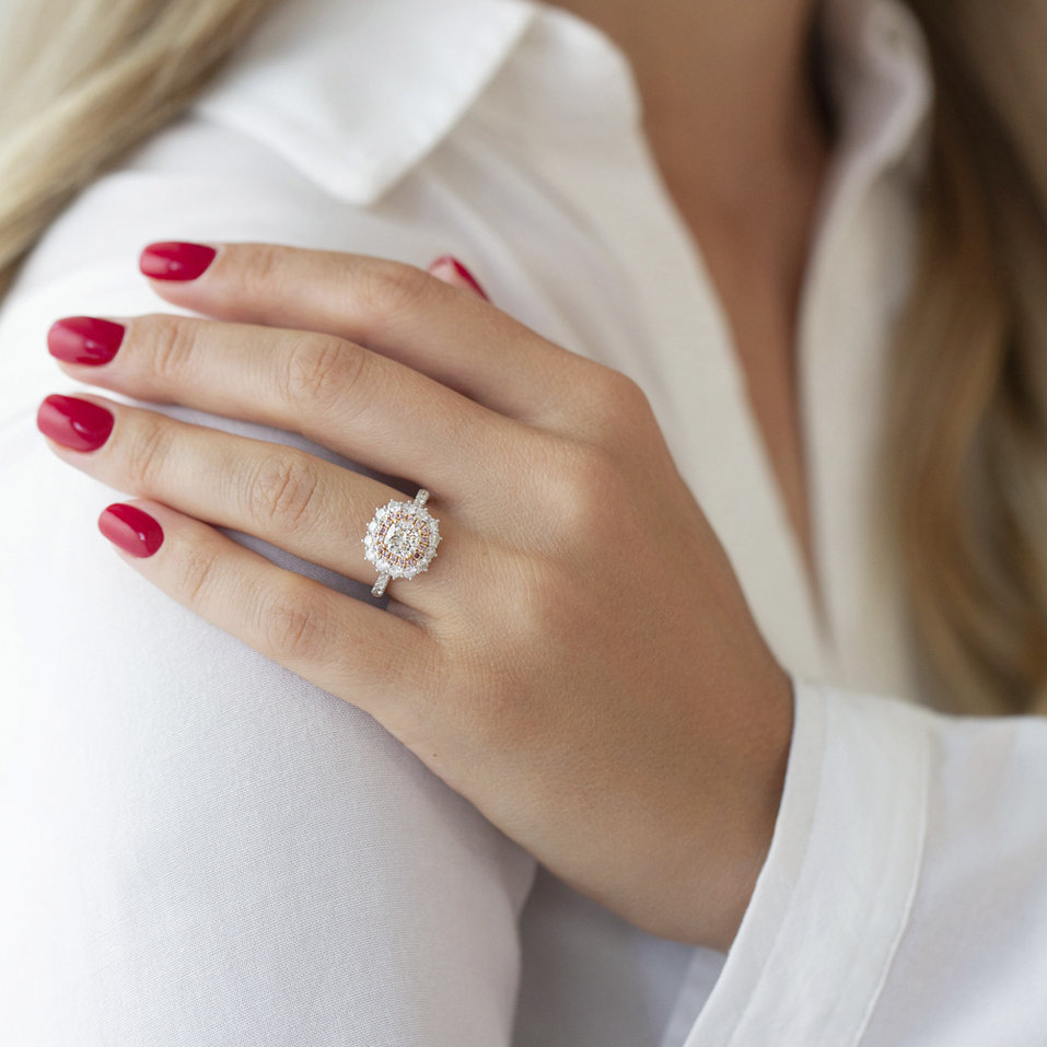 Ring with pink and white diamonds Princess