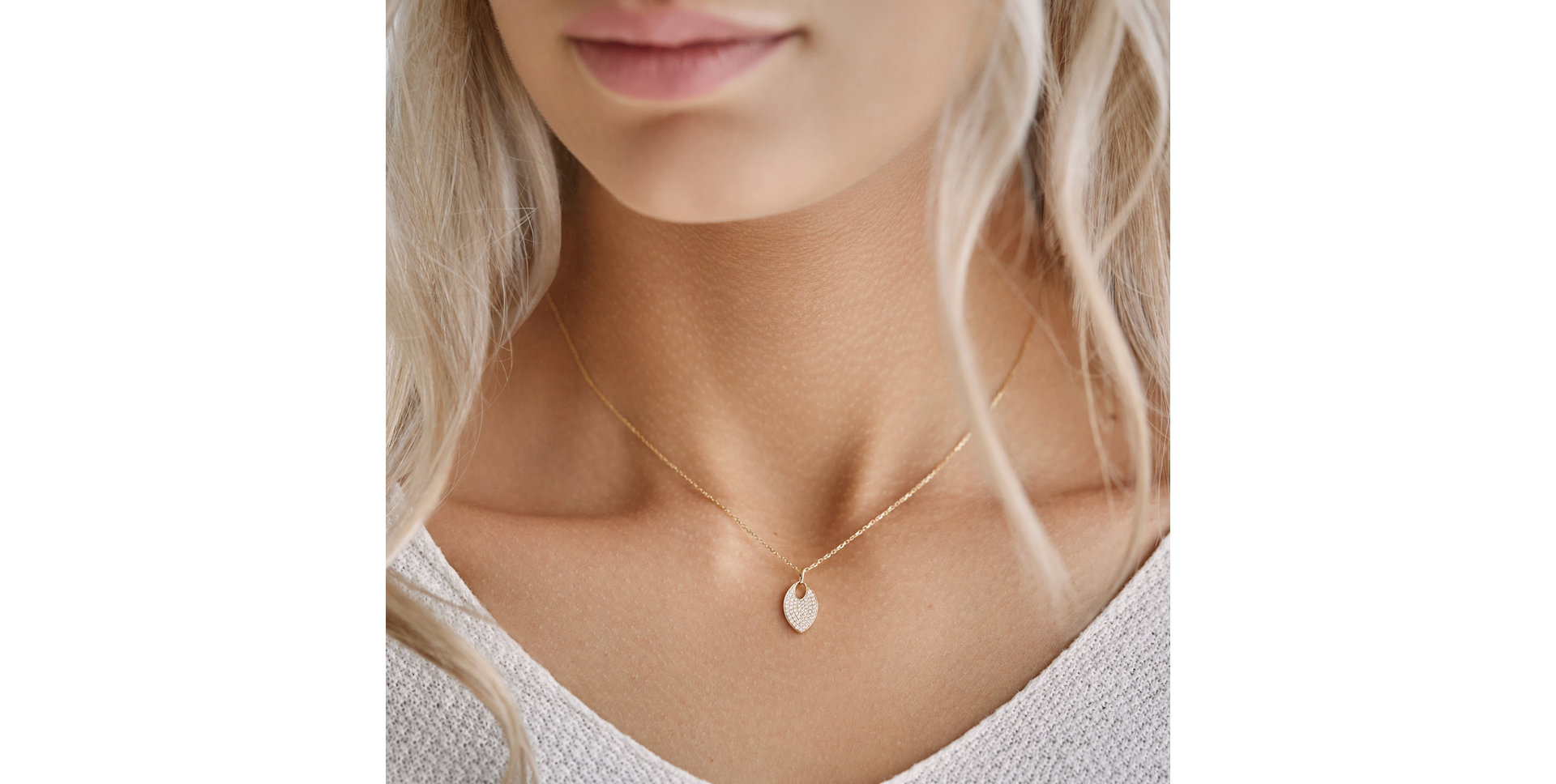 Diamond pendant Endless Tear