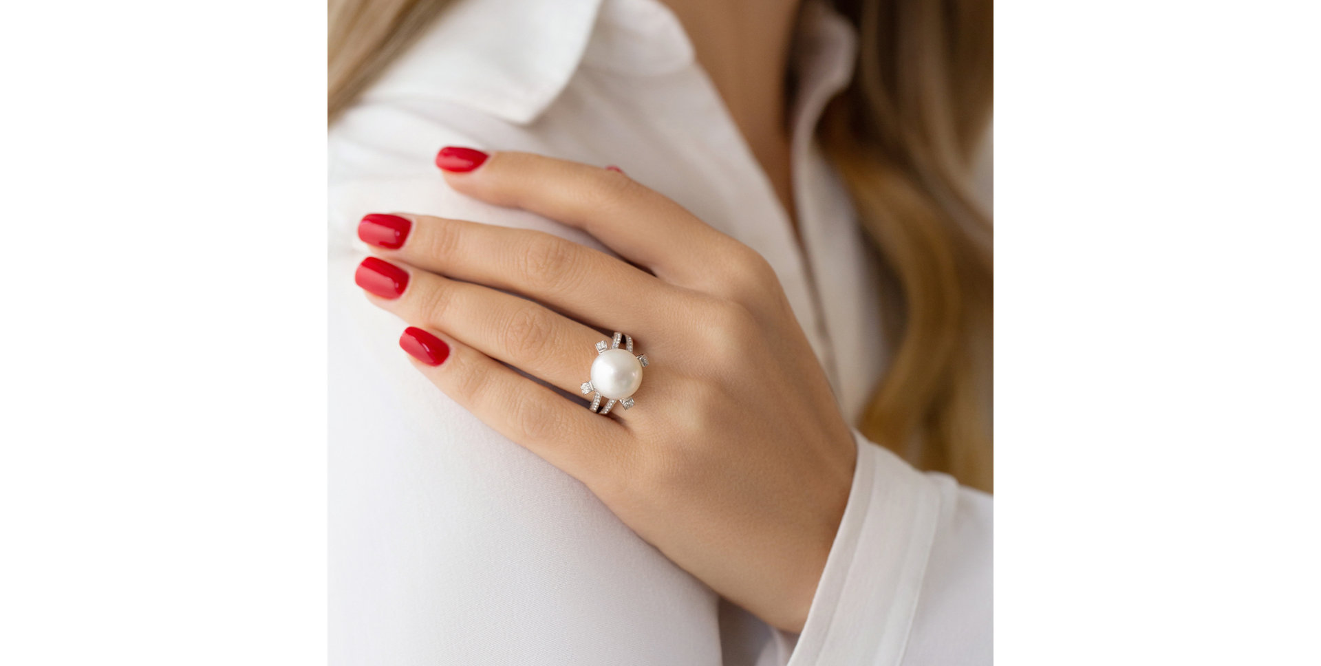 Diamond ring with Pearl Sea Valley