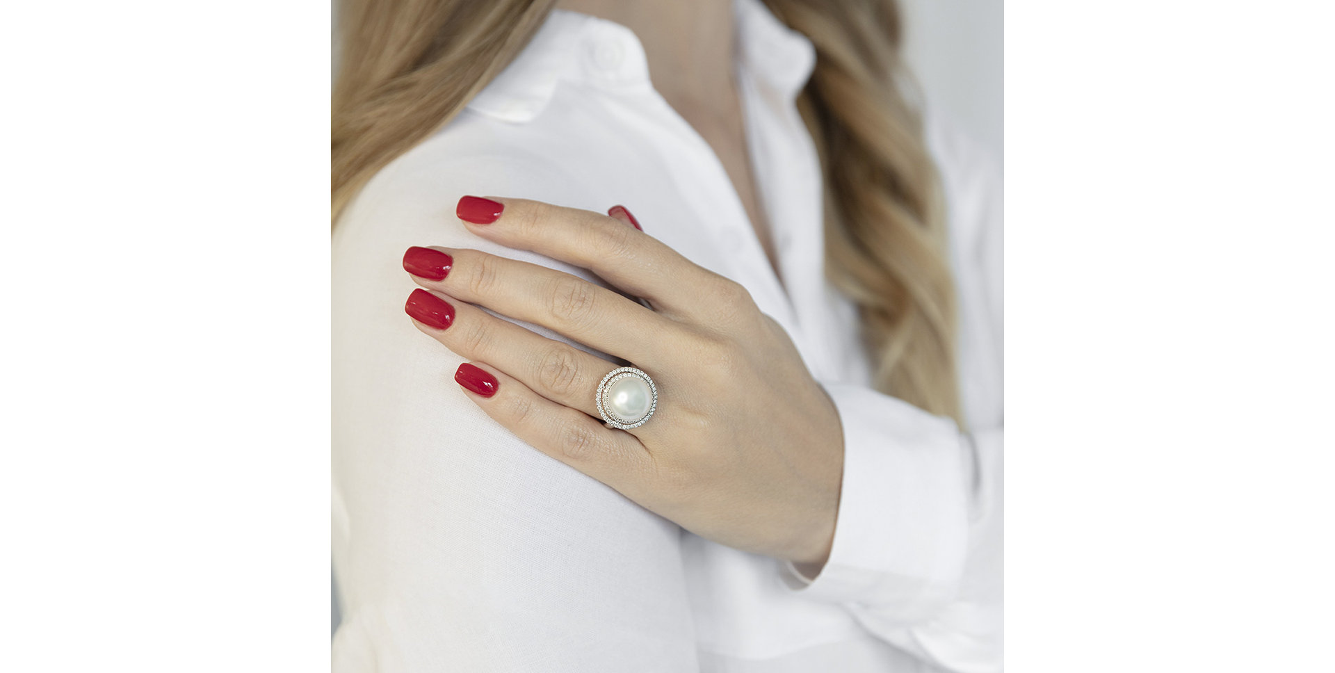 Diamond ring with Pearl Touch Ocean