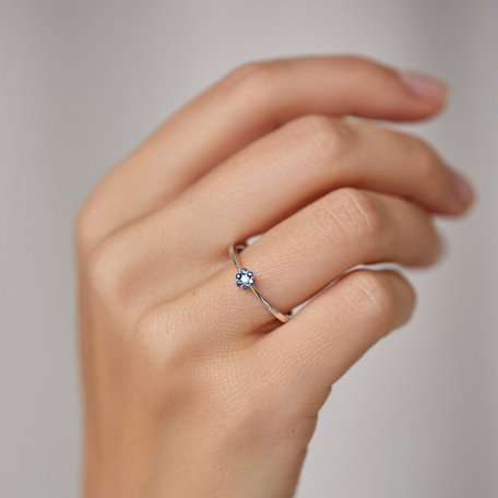 Diamond ring with Ruby Shiny Flower