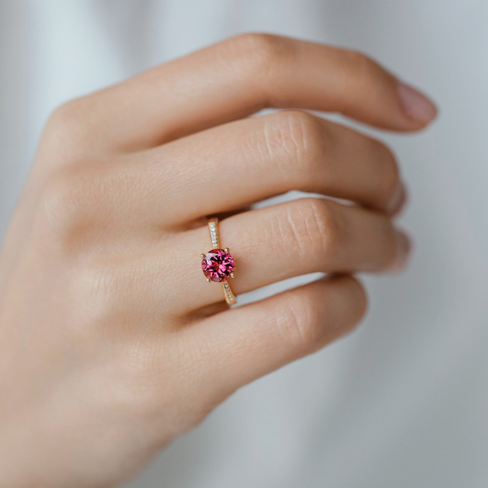 Diamond ring with Tanzanite Bonbon