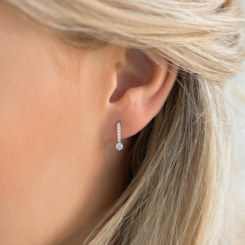 Diamond earrings Sparkless