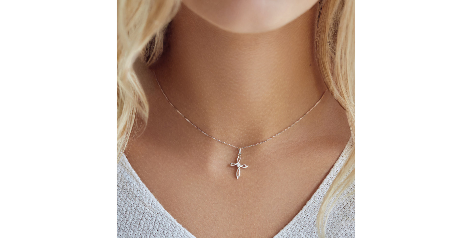 Diamond pendant Symbol of Sacrifice