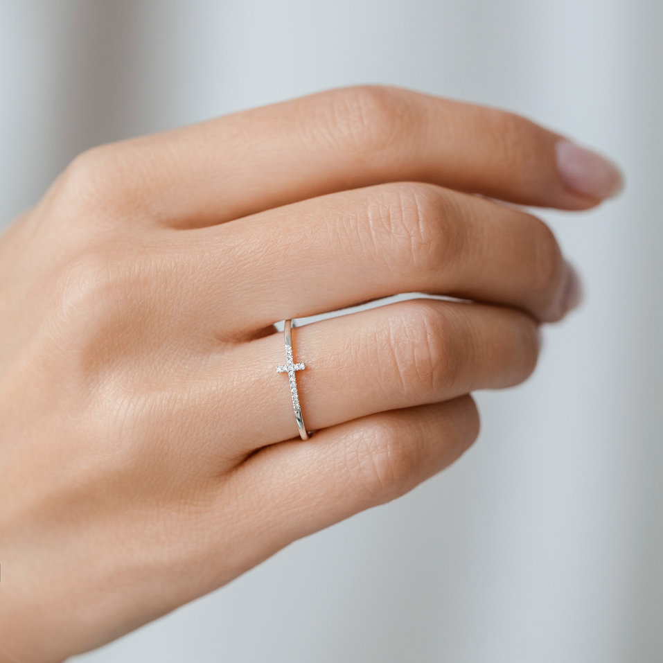 Diamond ring Cross