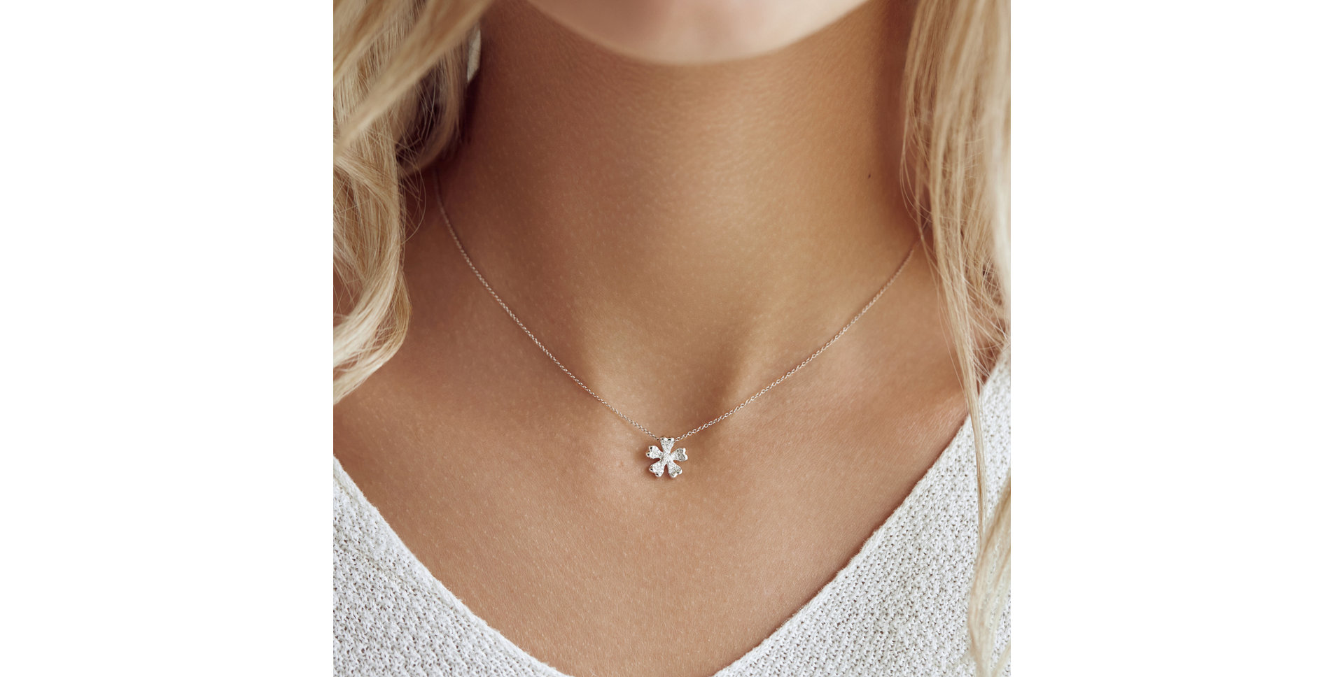 Diamond pendant Flower Spirit