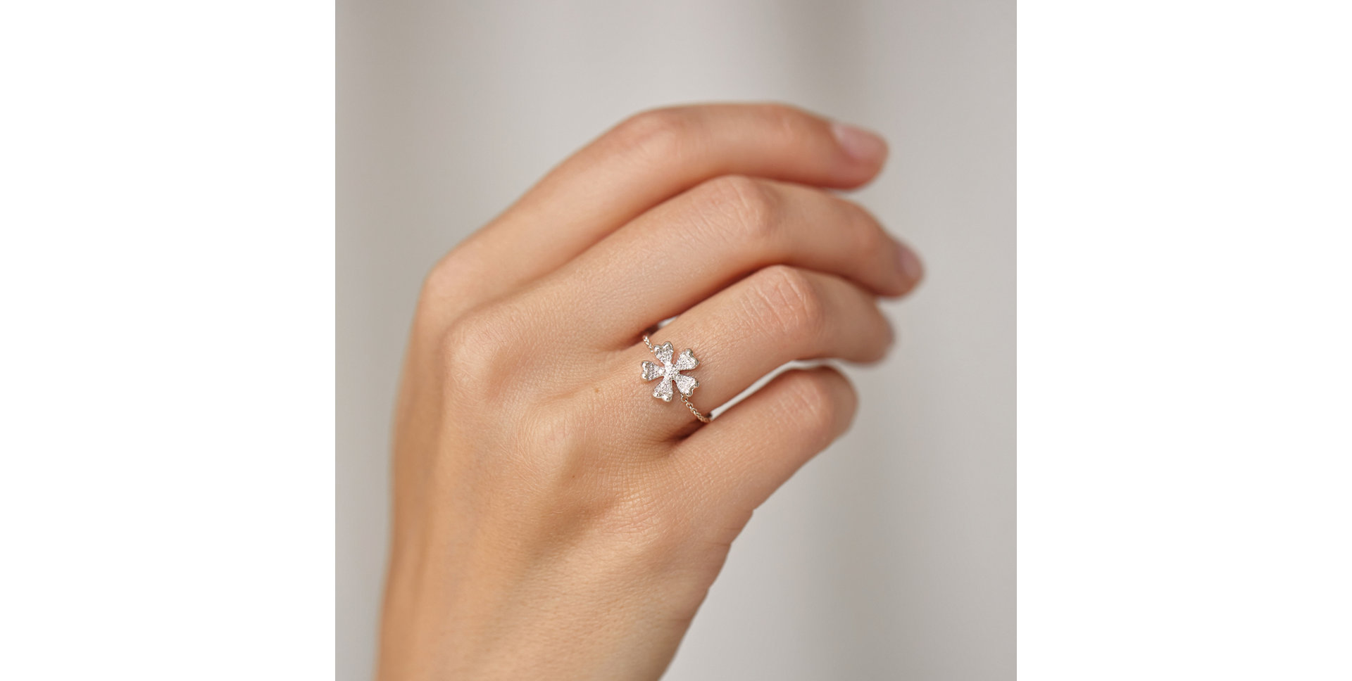 Diamond ring Sparkling Flower