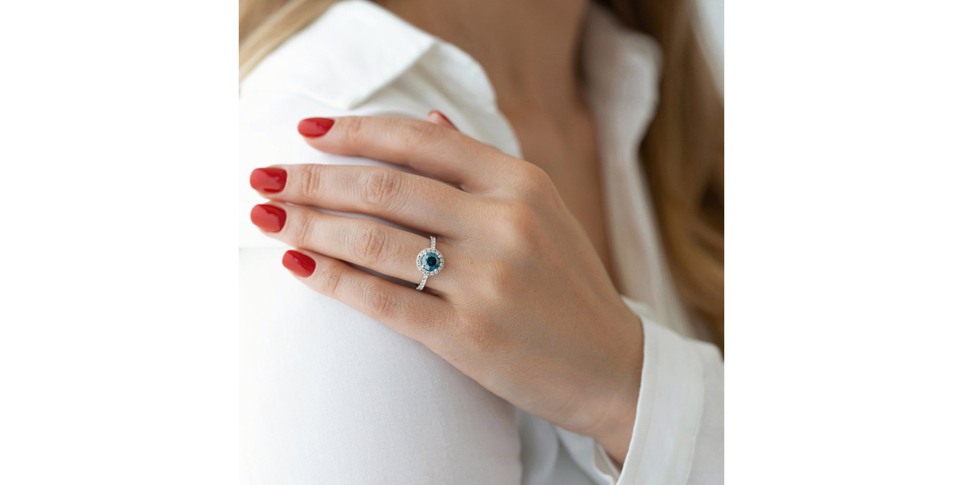 Ring with blue diamonds and white diamonds Elvil