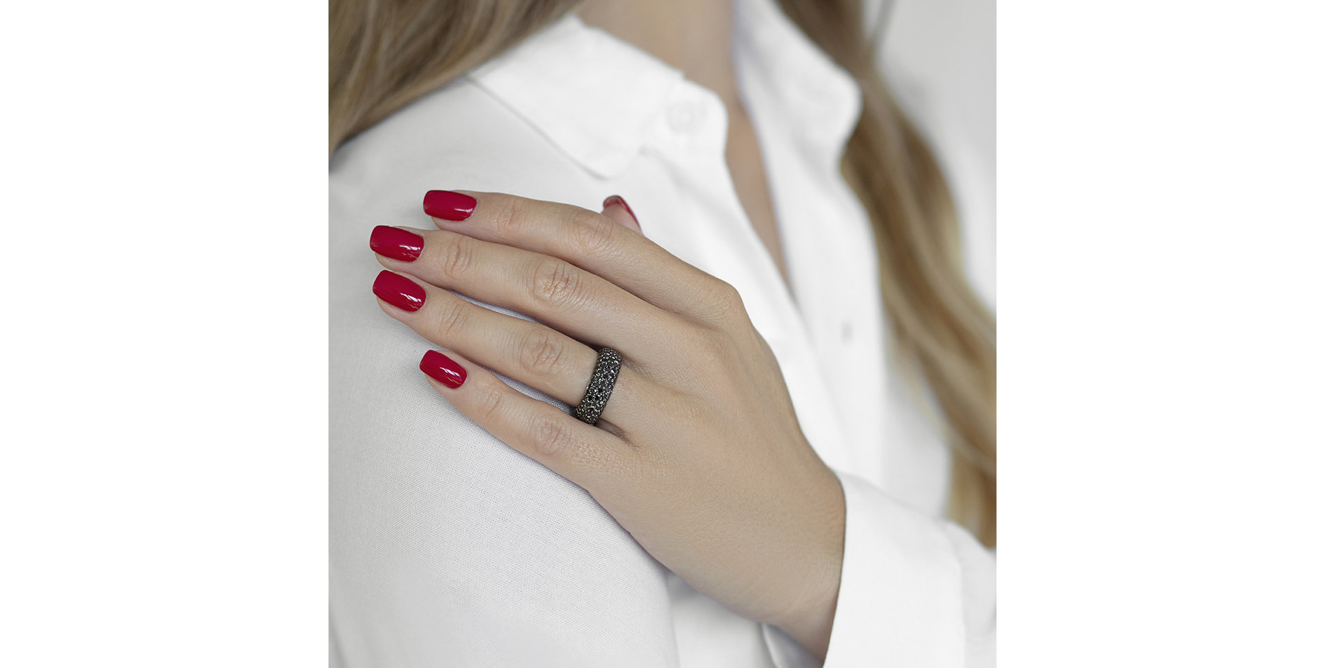 Ring with black diamonds Euanthe