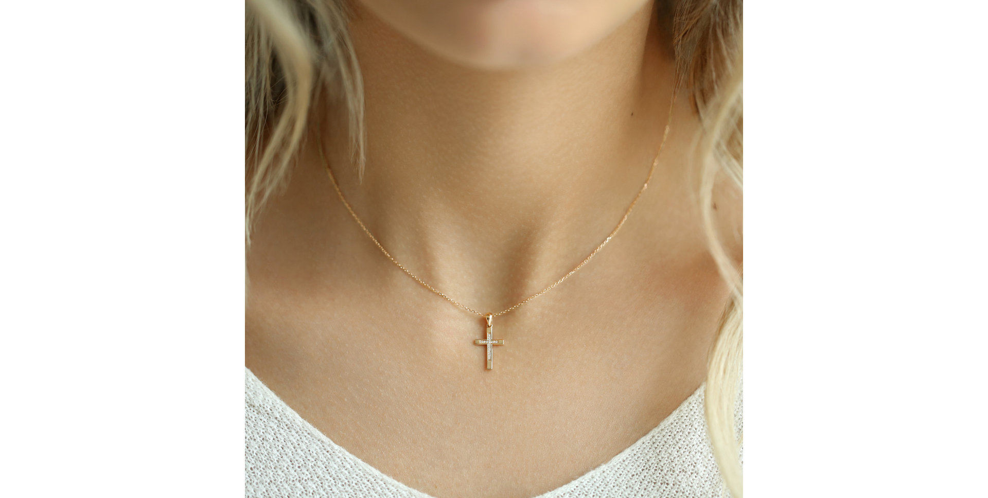 Diamond pendant Cross