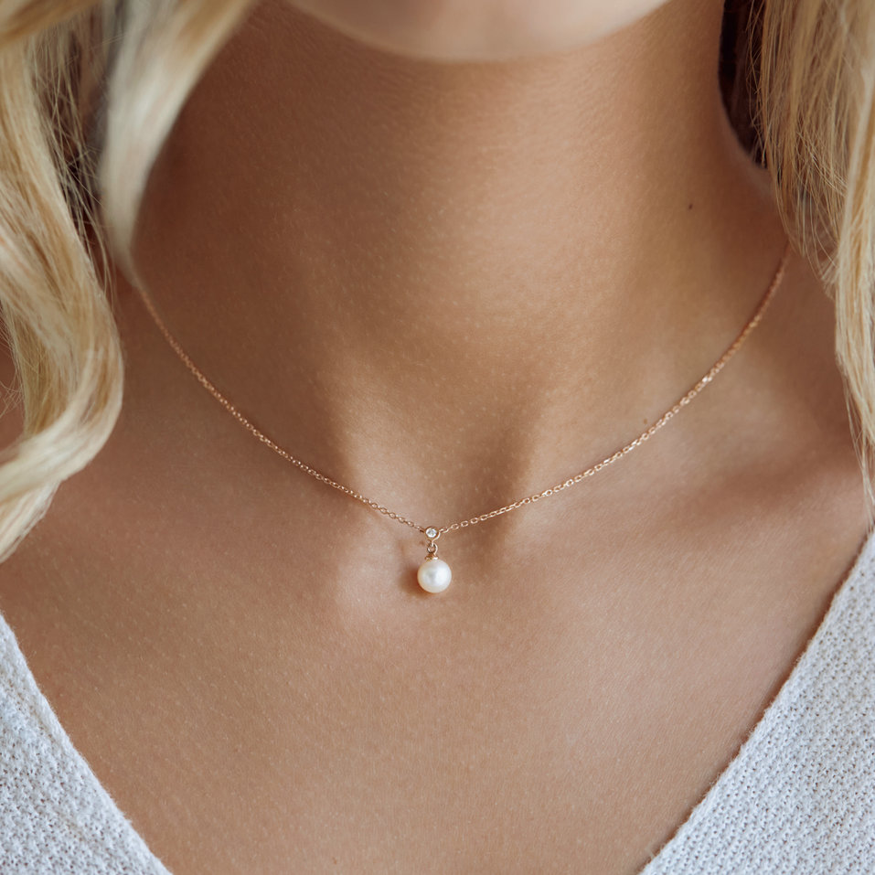 Diamond necklace with Fresh Water Pearl Historic Pearl