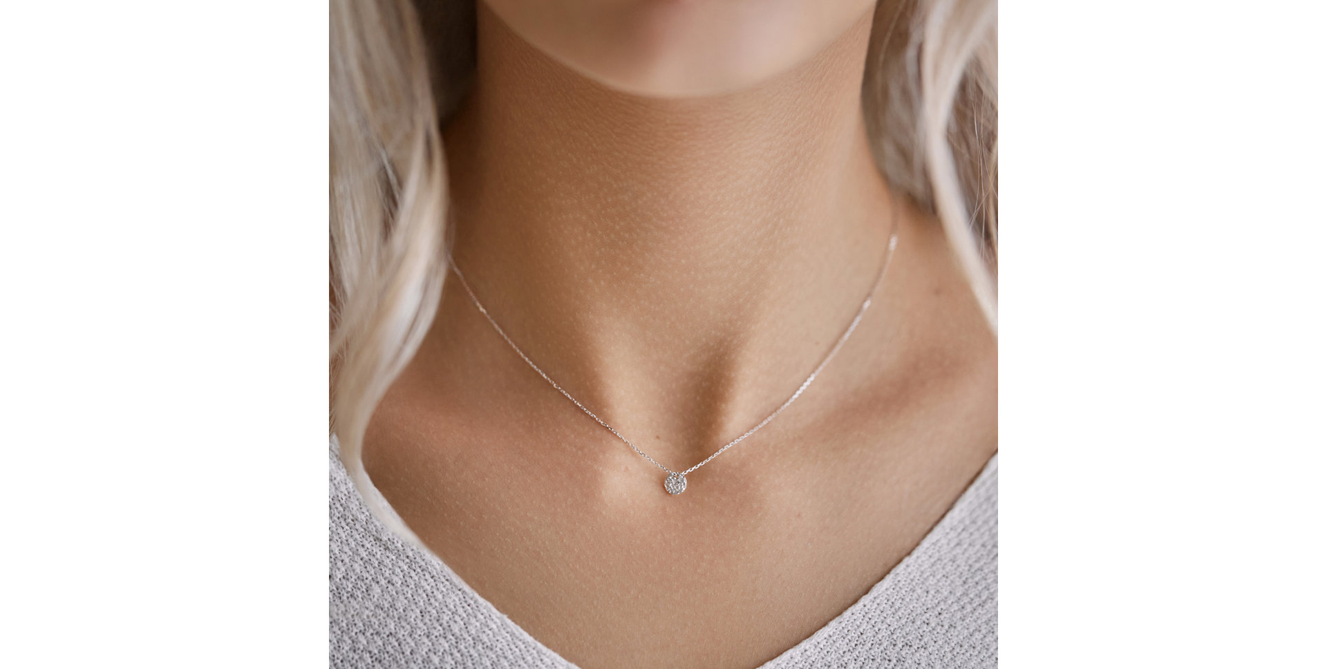 Necklace Gentle Medallion