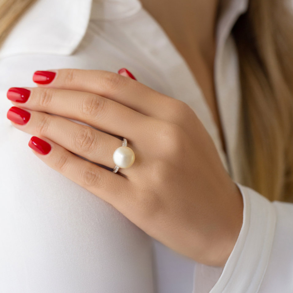 Diamond ring with Pearl Magical Shoreline