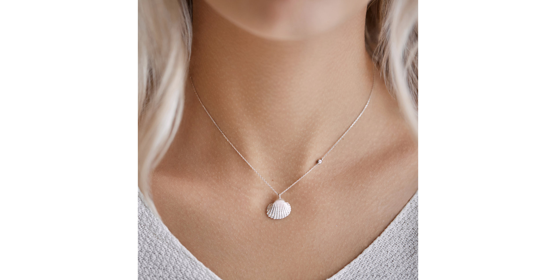 Diamond necklace Luxury Clam