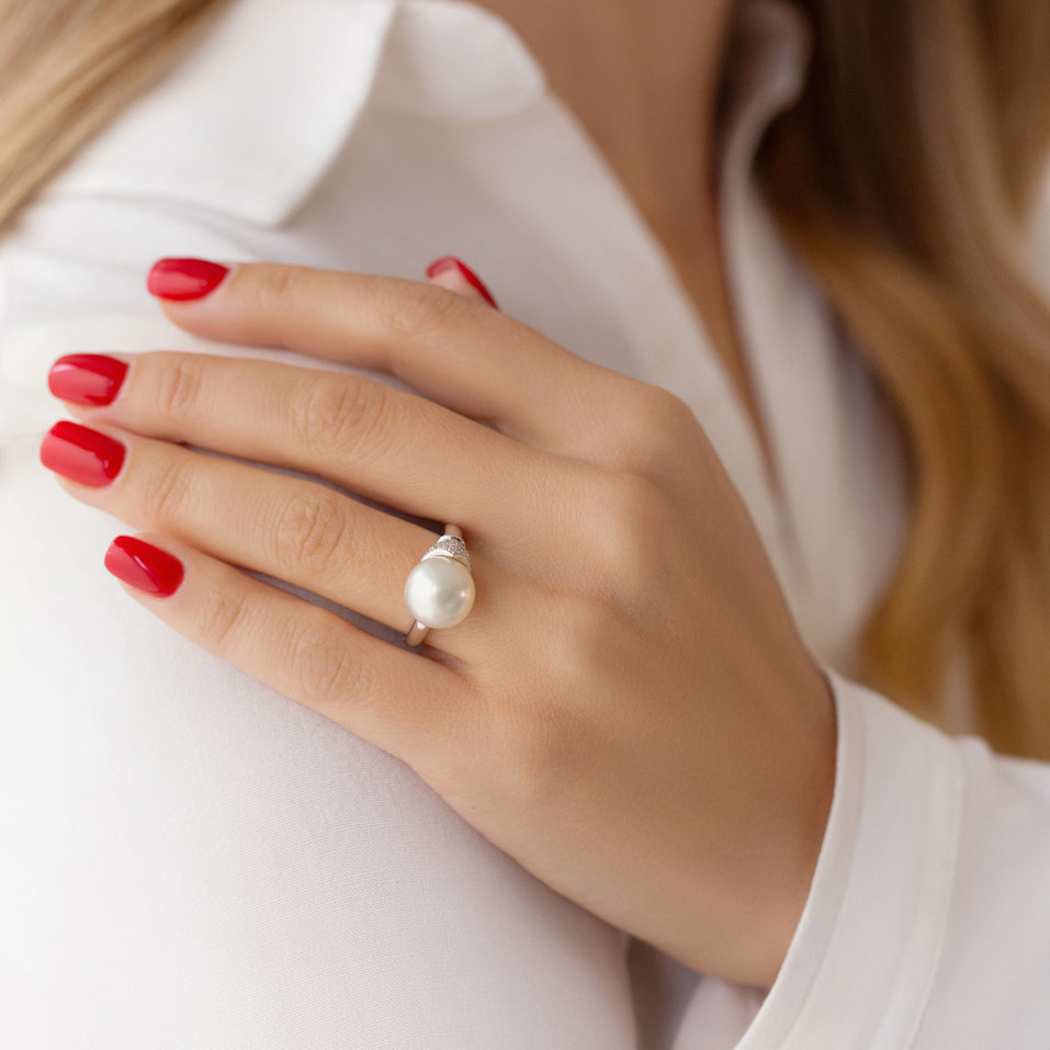 Diamond ring with Pearl Caribbean Mystery