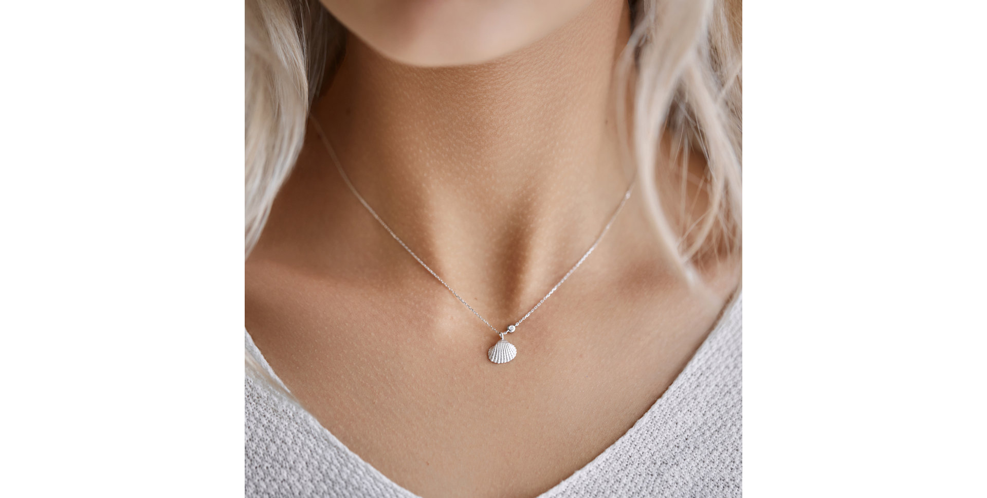 Diamond necklace Luxury Clam