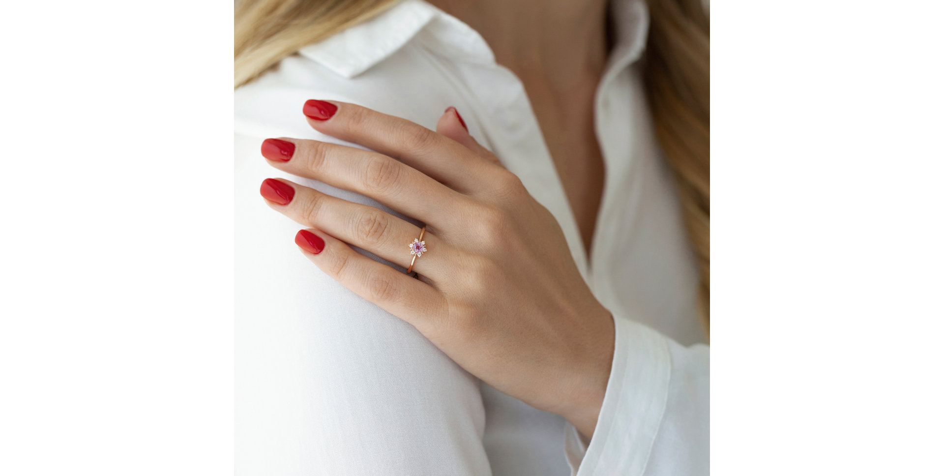 Diamond ring with Sapphire Starlet