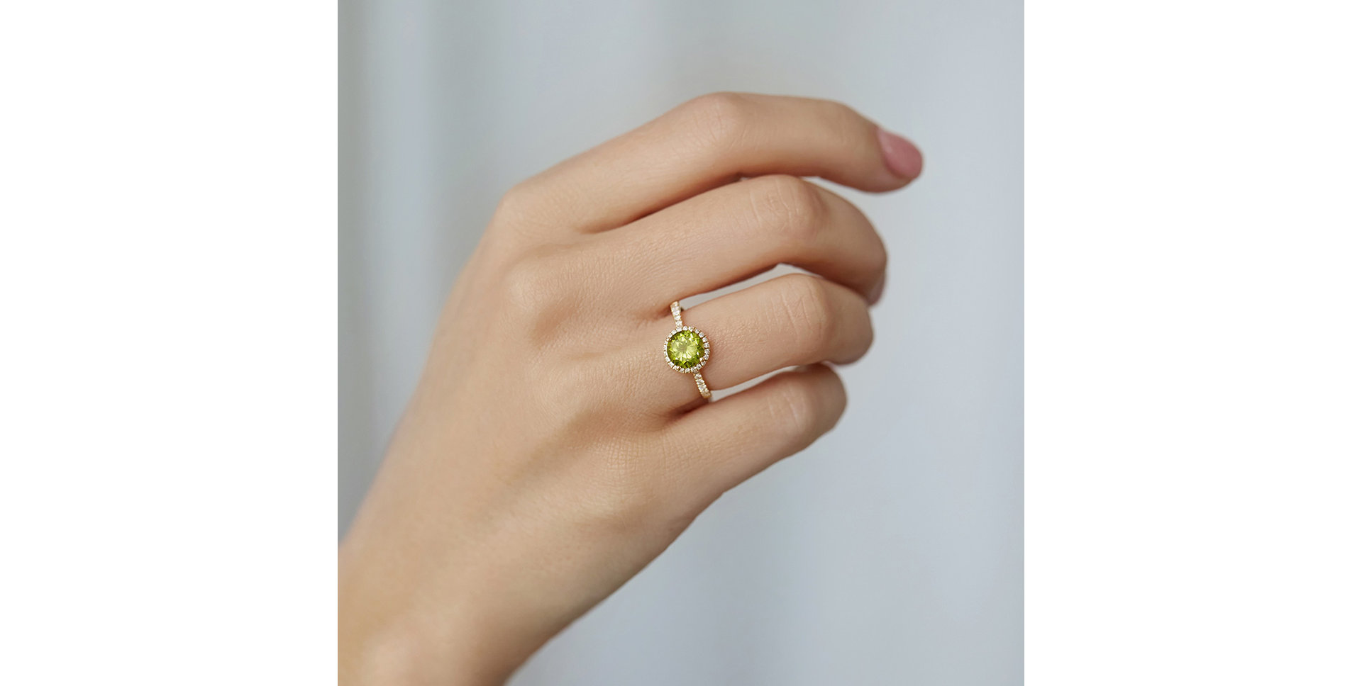 Diamond ring with Rhodolite Noble Lagoon