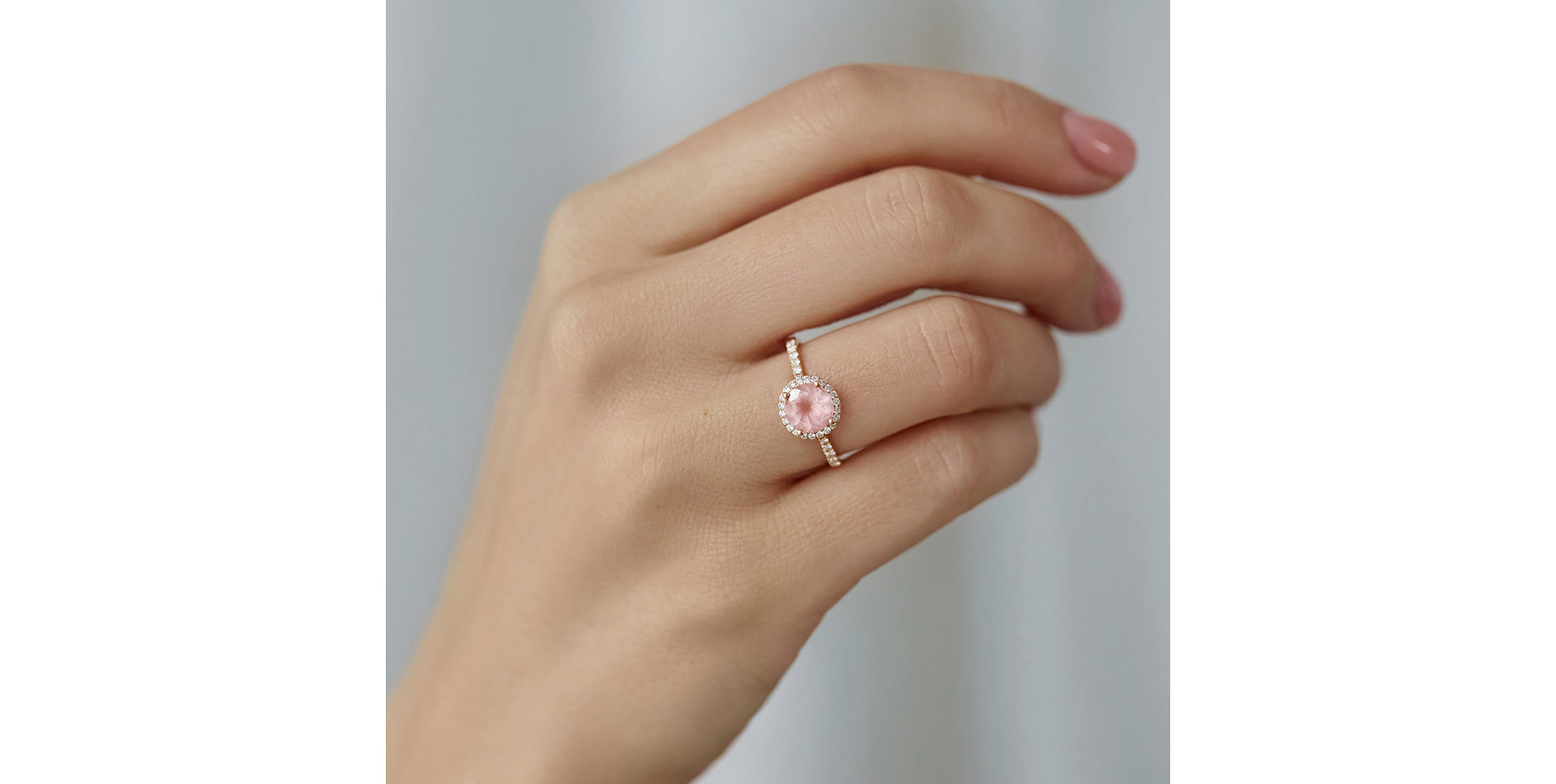 Diamond ring with Topaz Sky Sparkly Bonbon