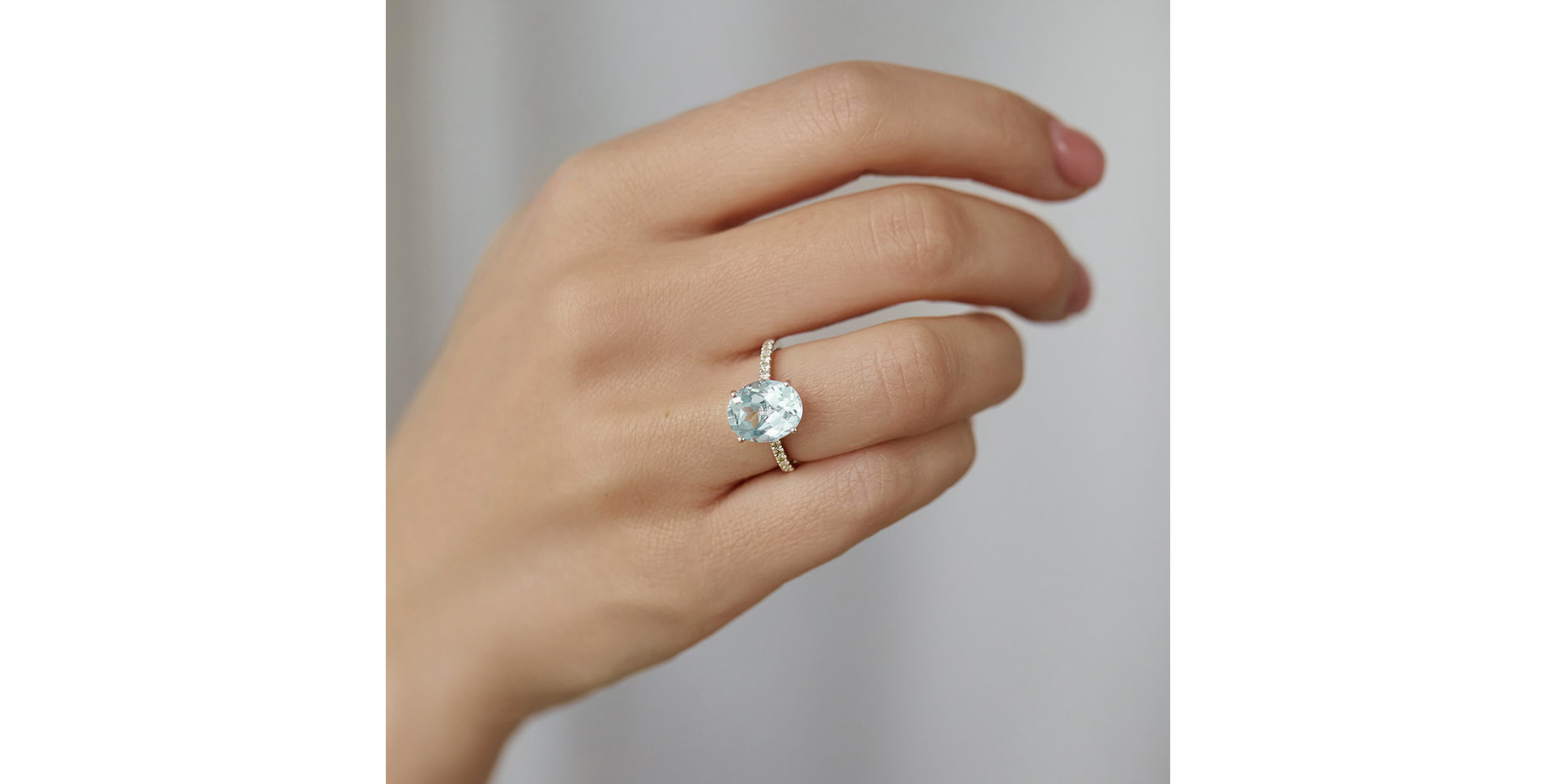 Diamond ring with Tourmalíne Luxury Embrace