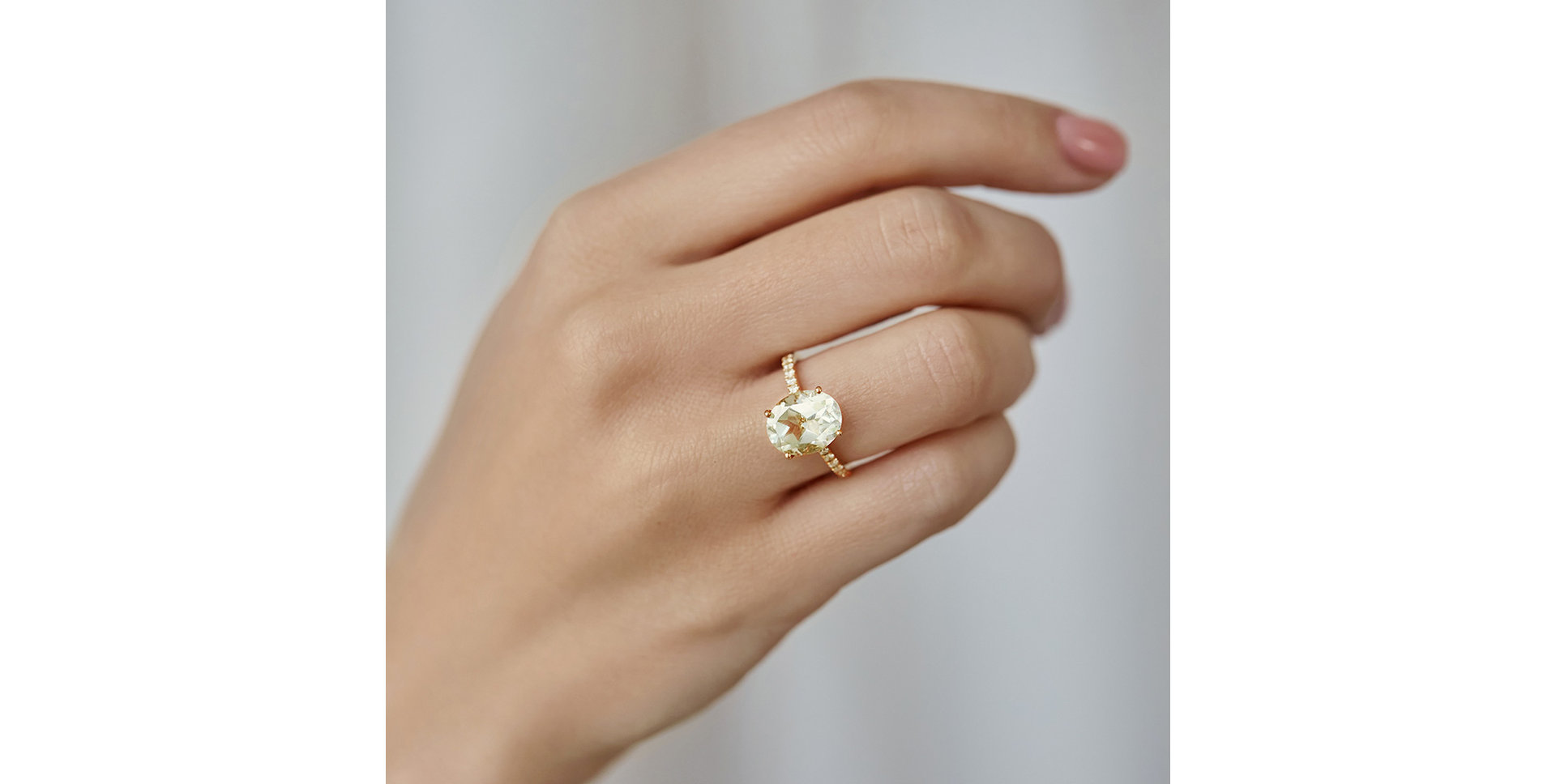 Diamond ring with Tourmalíne Luxury Embrace