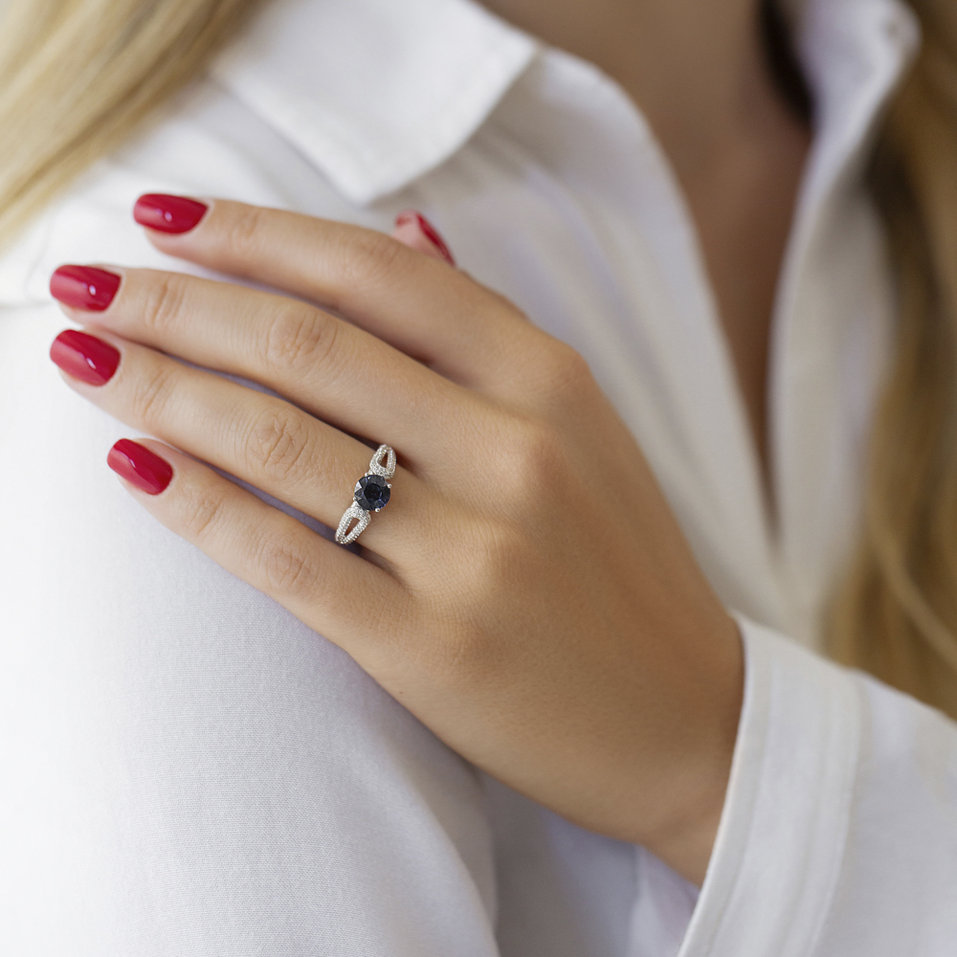Diamond ring with Sapphire Gentleman's Dream