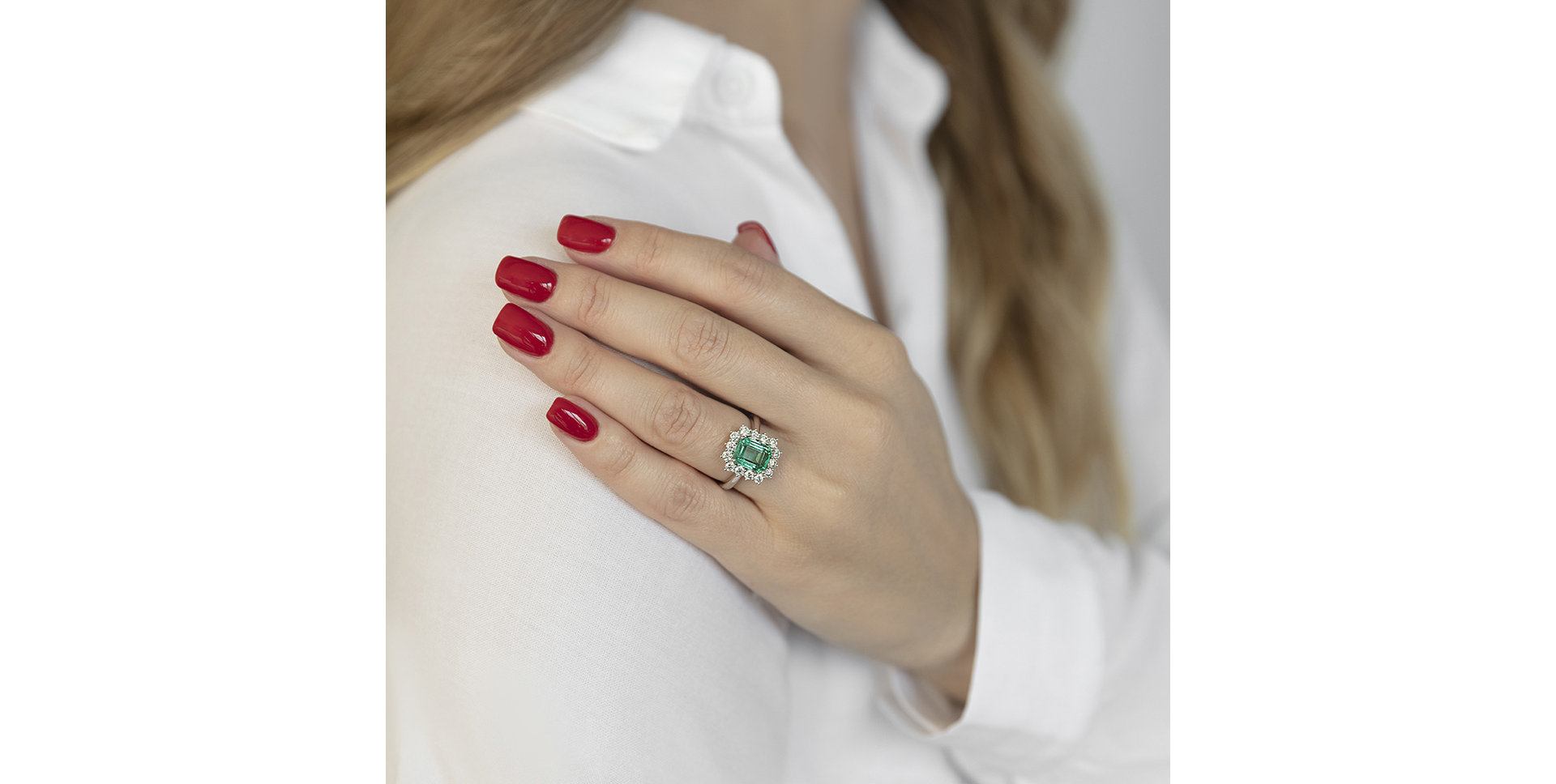 Diamond ring with Emerald Brody