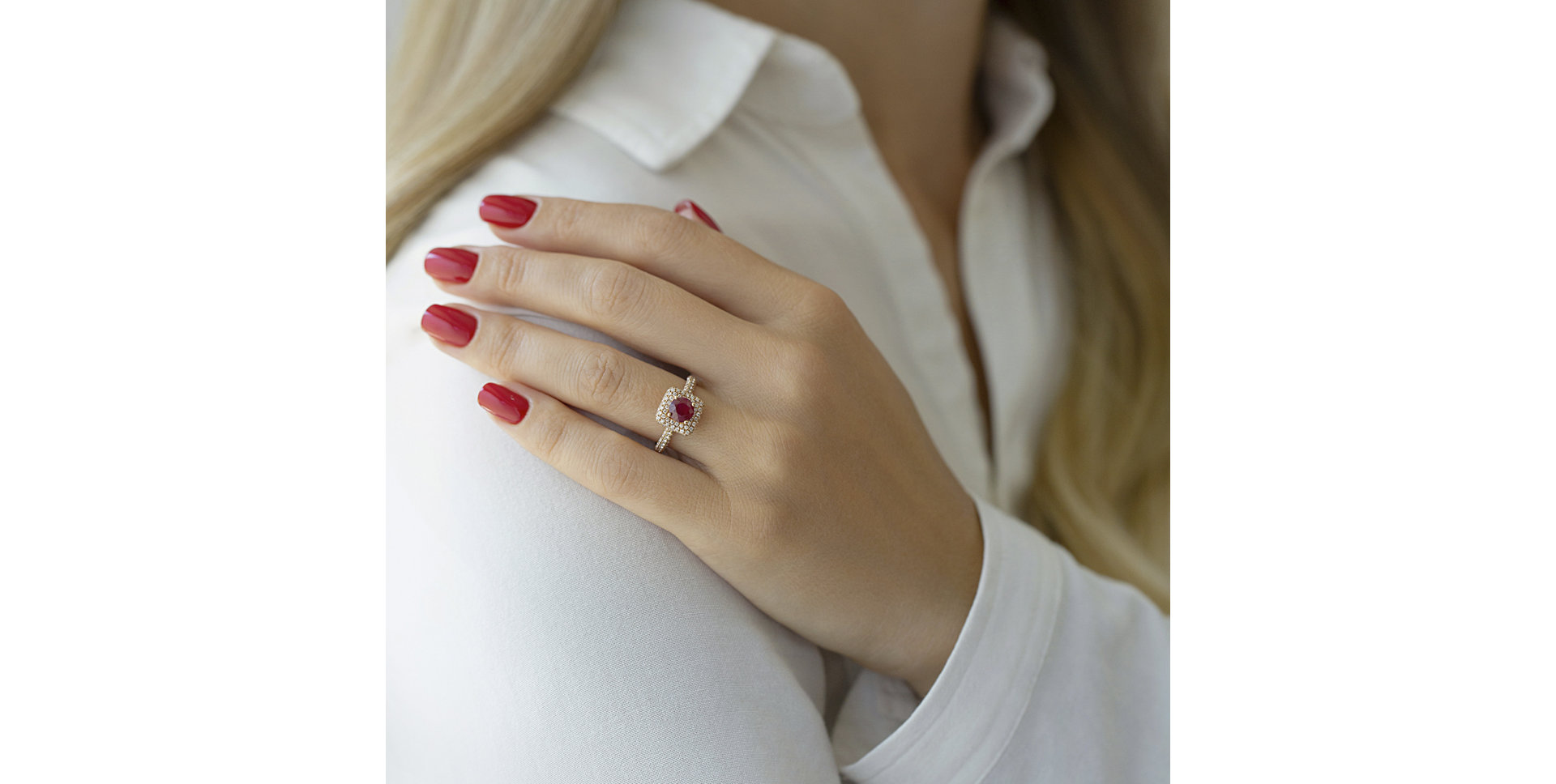 Diamond ring with Ruby Verona