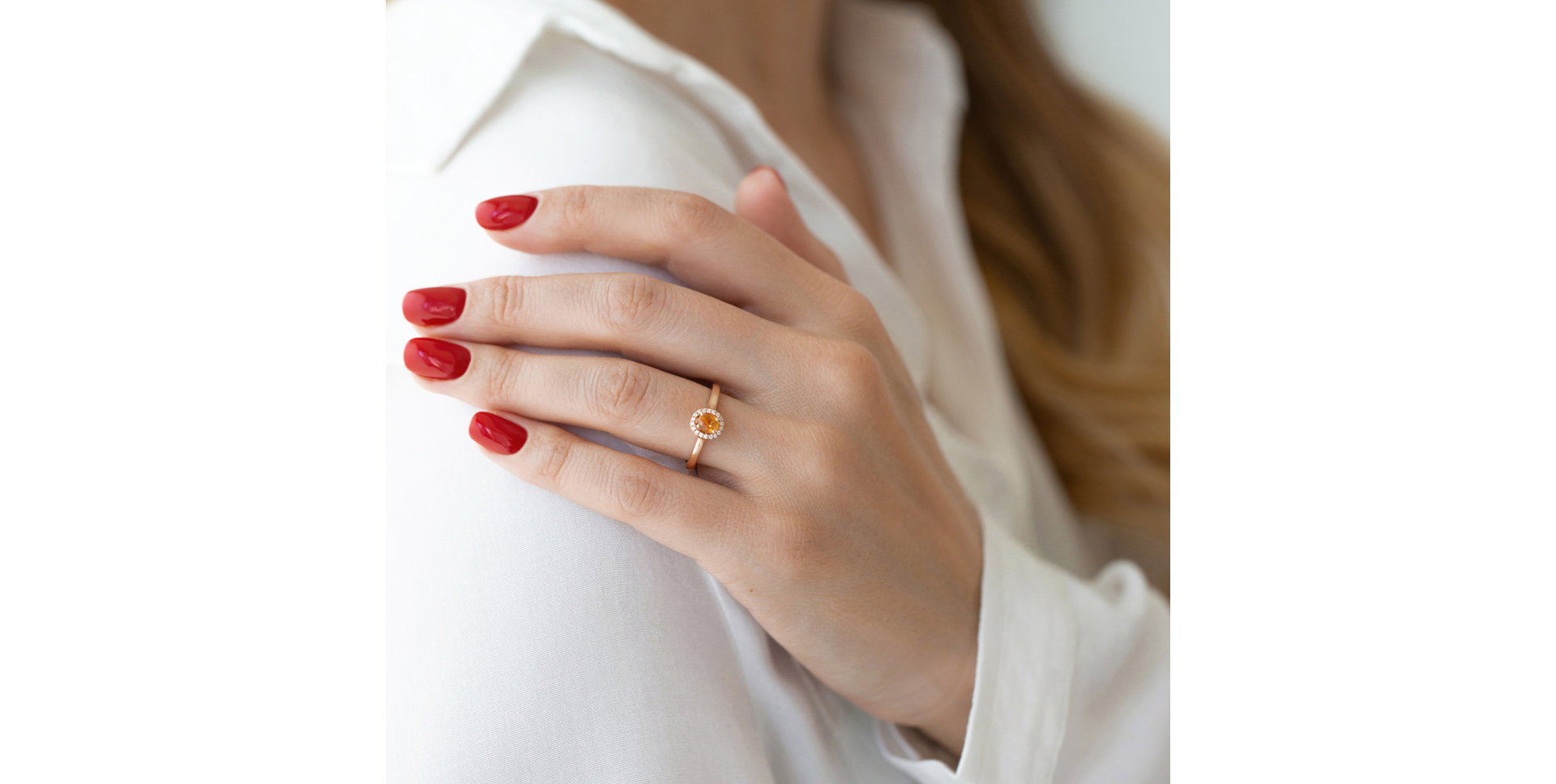 Diamond ring with Sapphire Madison