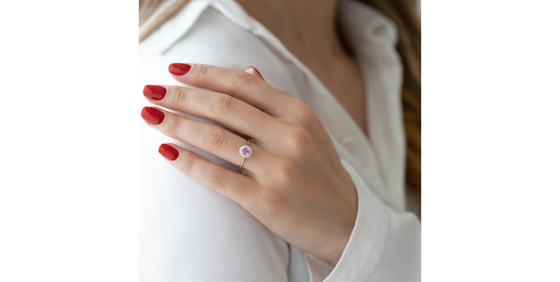 Diamond ring with Sapphire Bridgette