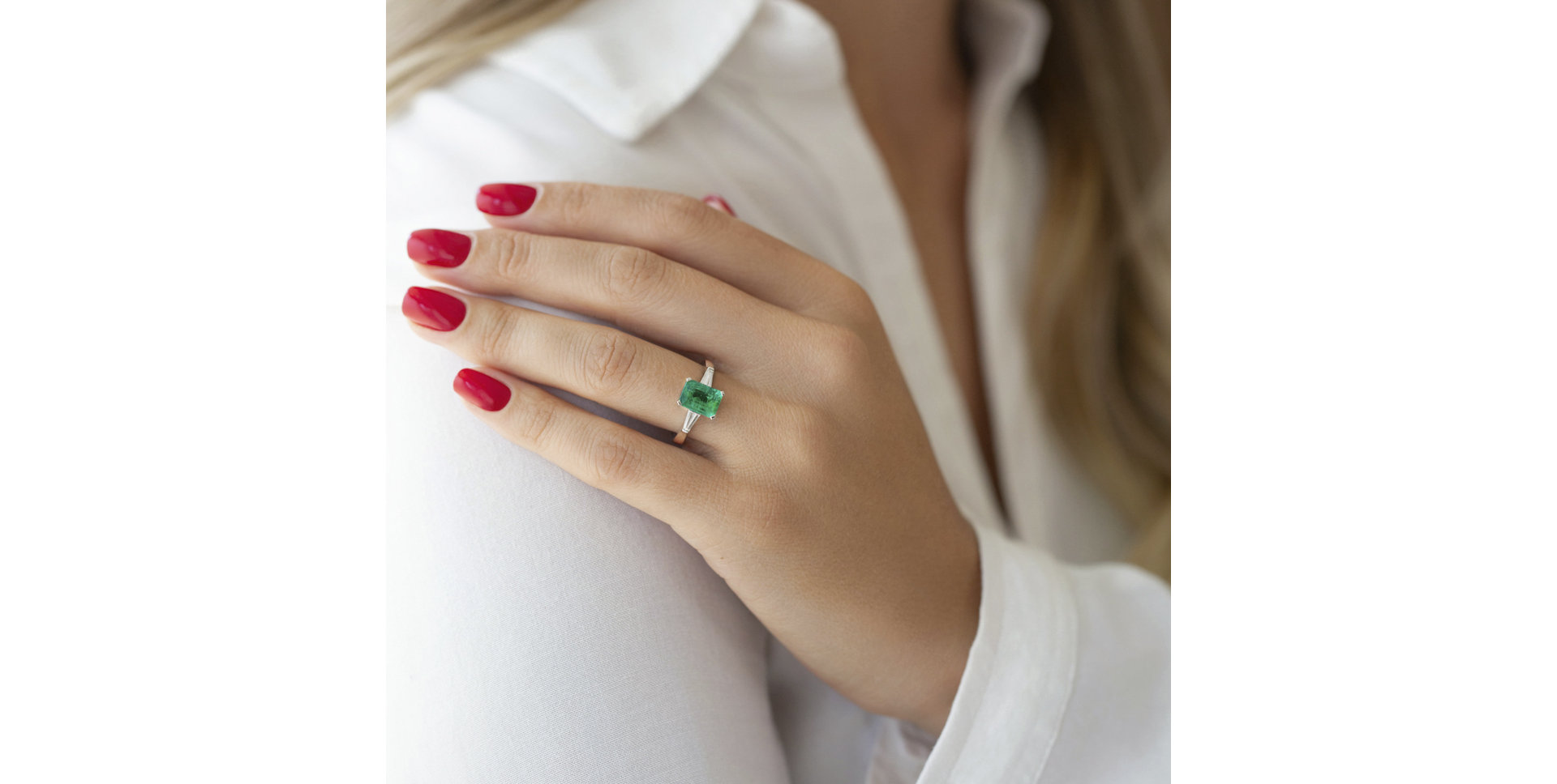 Diamond ring with Emerald Coronation Destiny