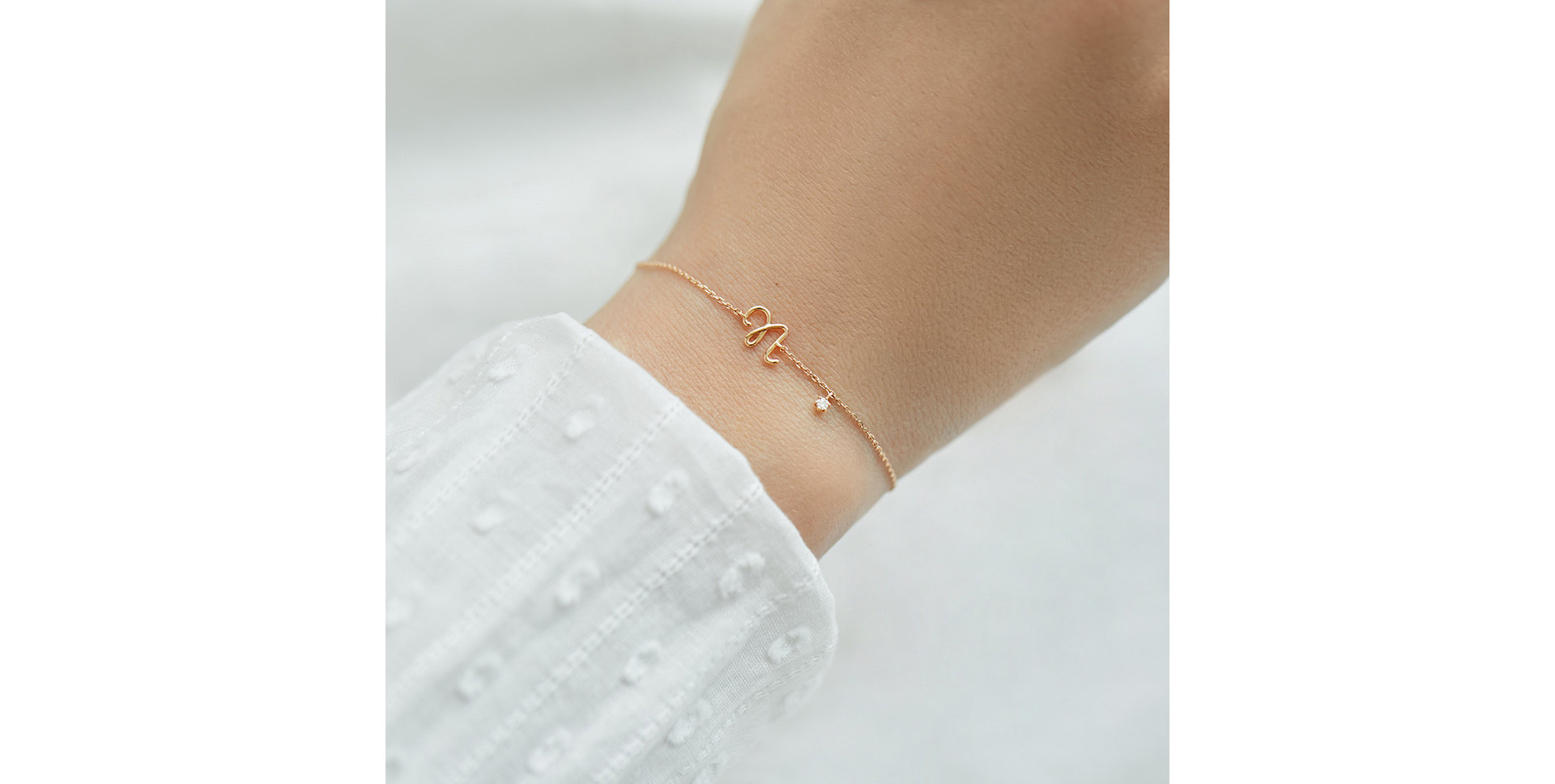 Diamond bracelet Curly Letter N