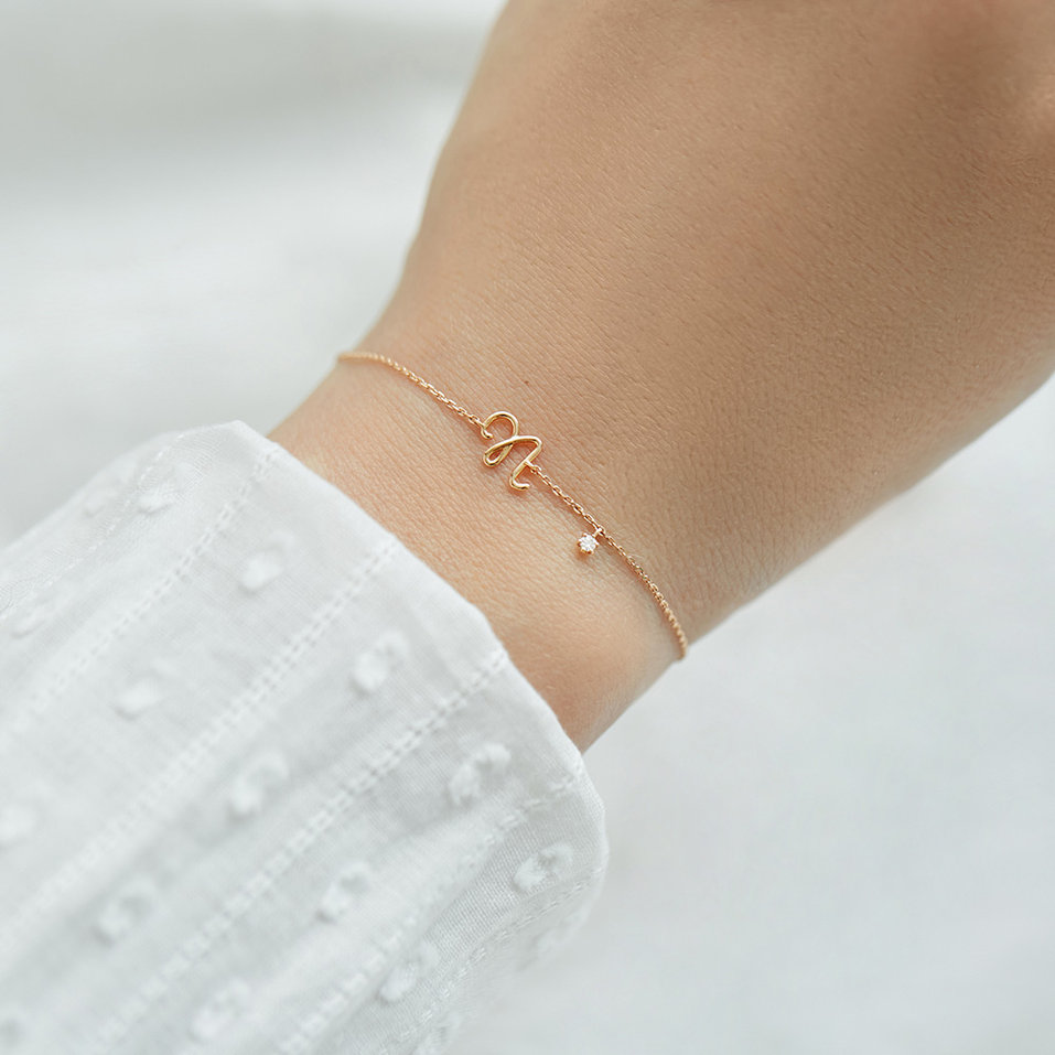 Diamond bracelet Curly Letter N