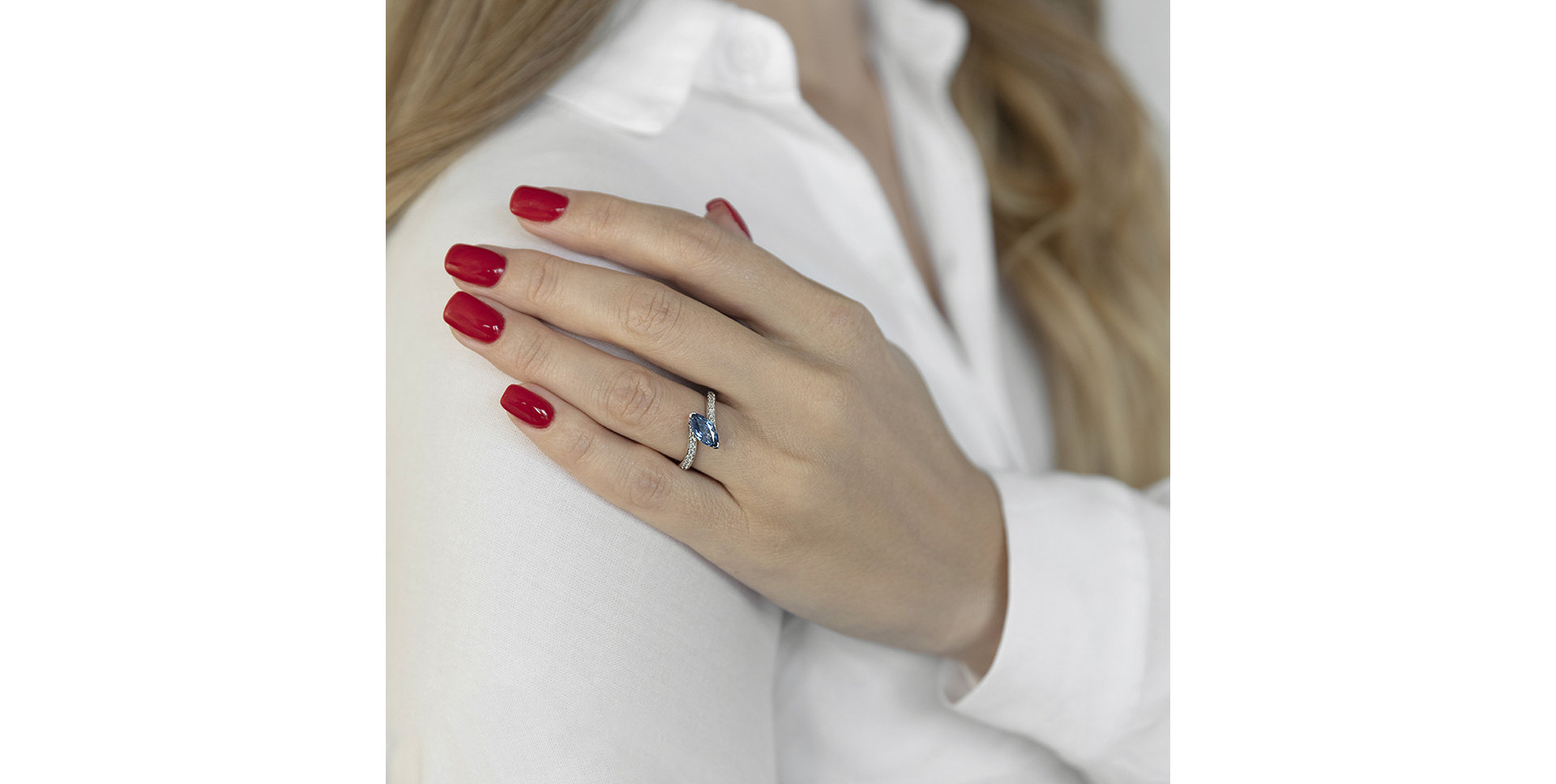 Diamond ring with Sapphire Bright Joy